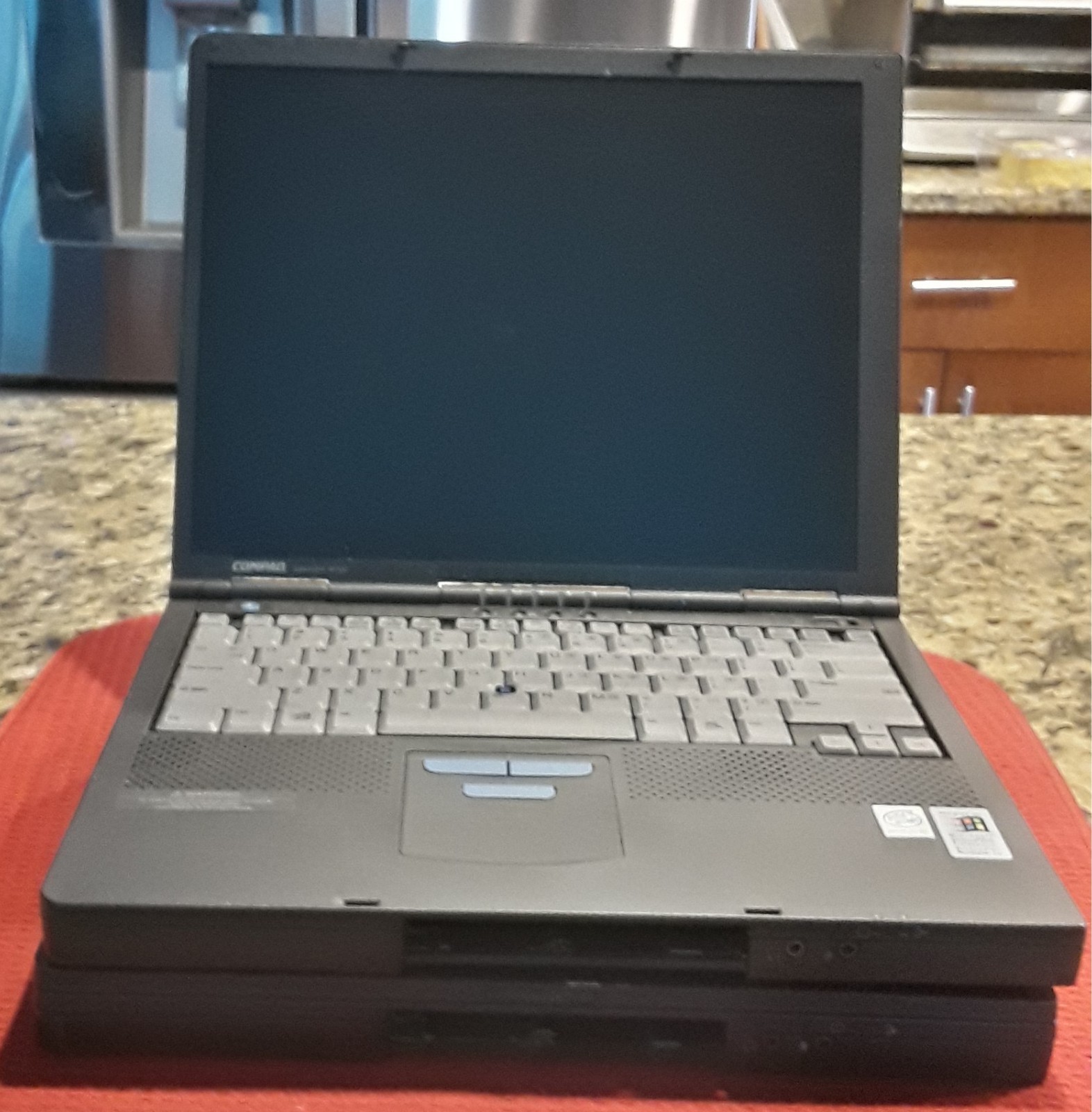 2 Vintage Compaq Armadas M700 Pentium III, 14.1″ screen No HDD/OS/Charger