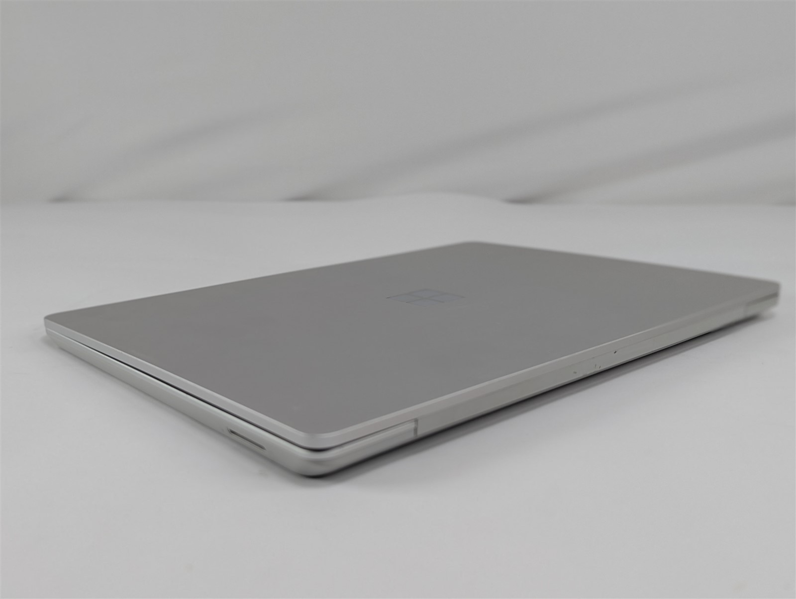 Microsoft Surface Laptop Go 2 2022 12.4″ i5-1135G7 2.4GHz 16GB RAM No Storage