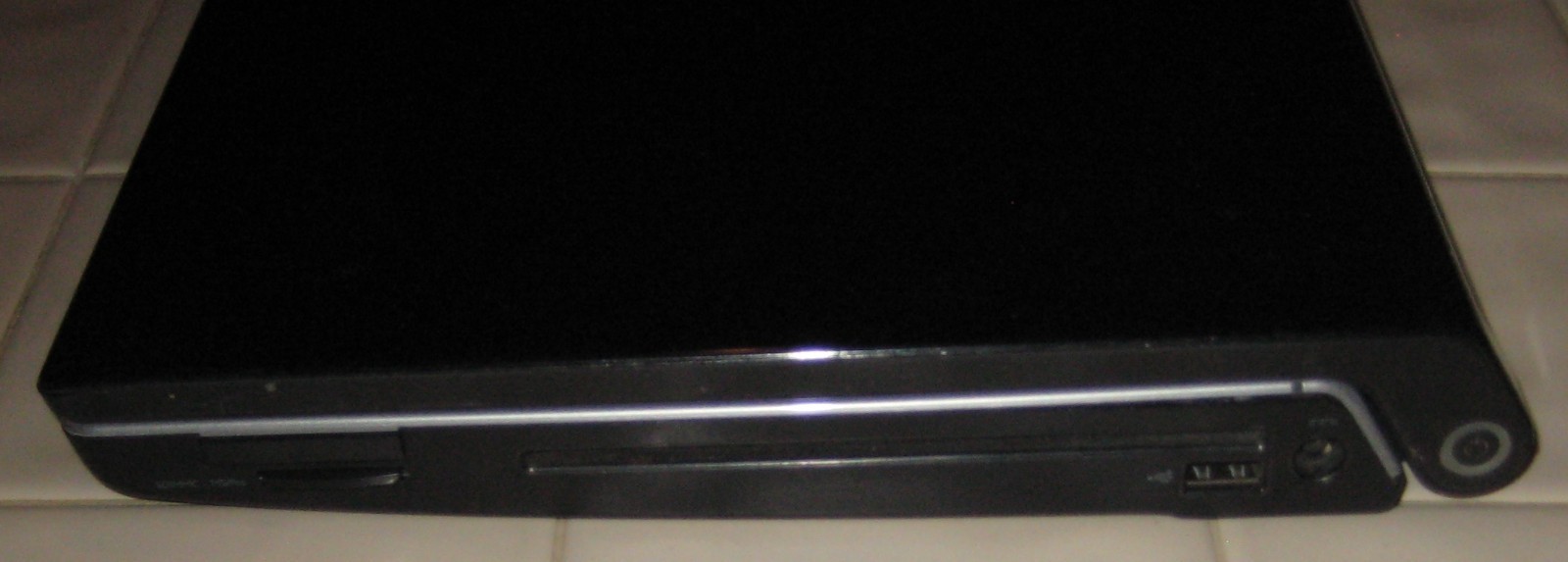 Dell Studio 1555 Laptop Pentium Dual-Core@2.2GHz, 2GB RAM, 500GB HDD, Win 7 Home