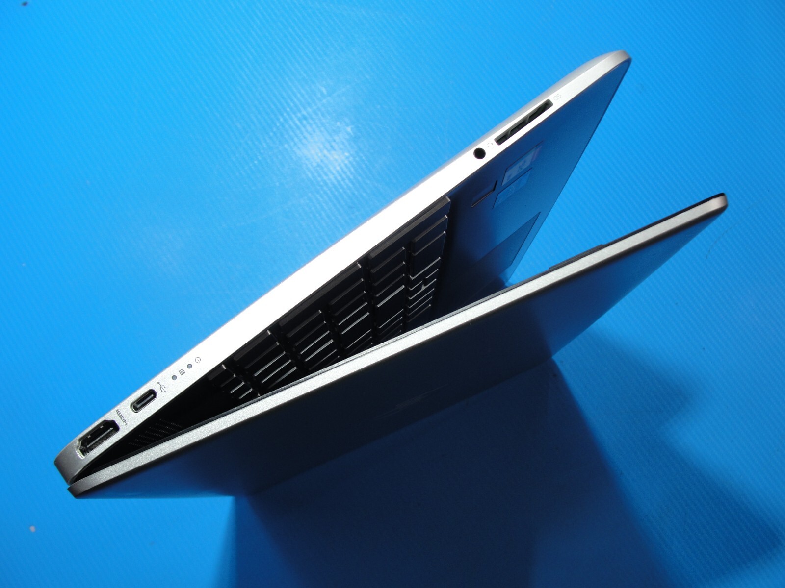 HP 15t-DY200 15.6”FHD TOUCH Intel Core i7-1165G7 2.8GHz 16GB 256GB SSD +Charger
