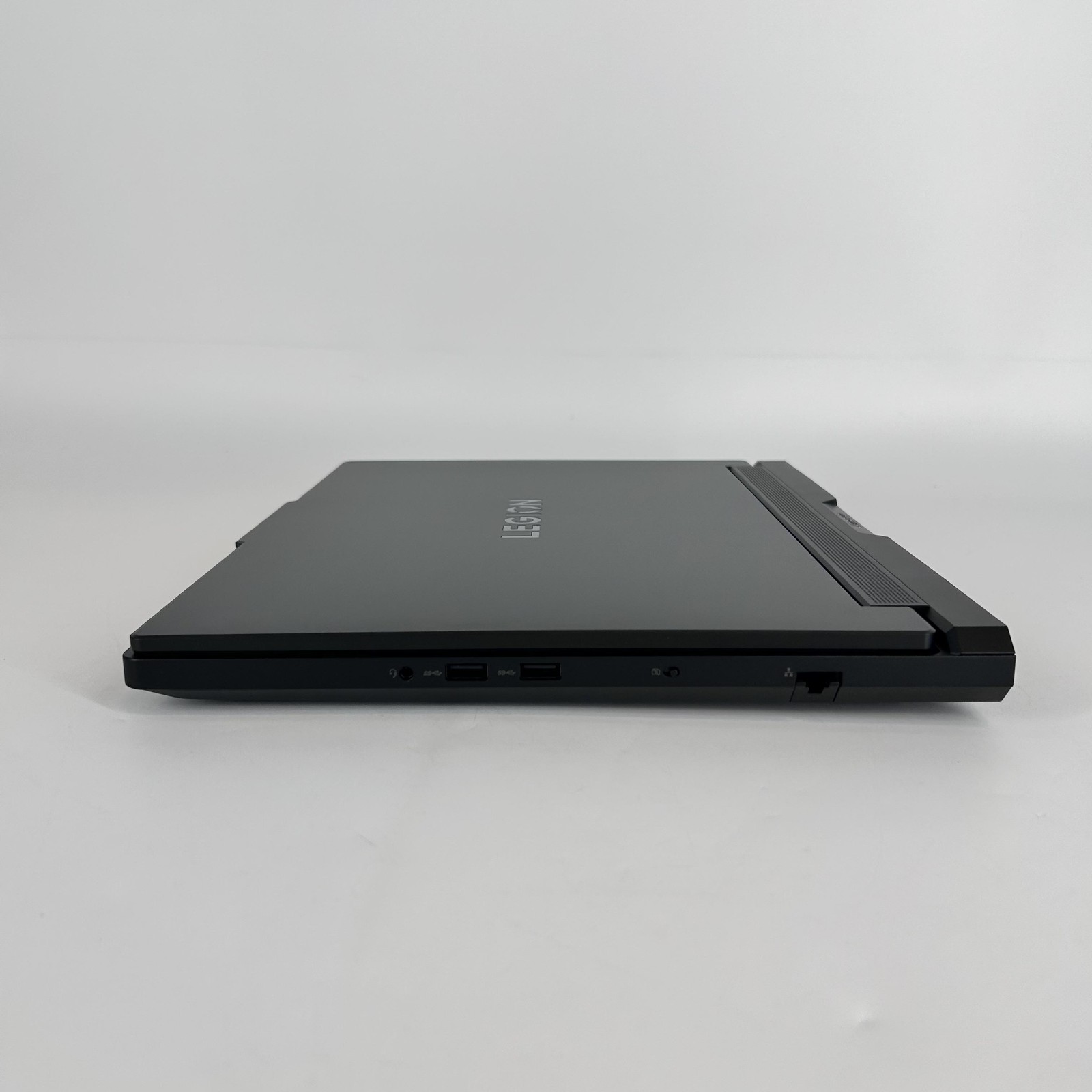 Lenovo Legion Pro 7i Gen 10 16 240Hz QHD+ Ultra 7 255HX 32GB 2TB SSD RTX 5070 Ti