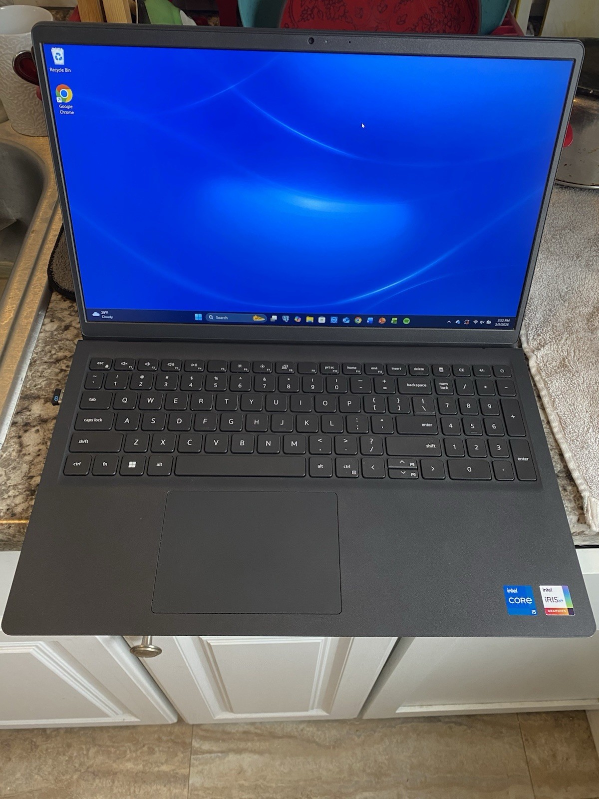Dell Inspiron 15 3520, 512gb SSD, 12th Gen Intel i5, 4.4GHz, with wireless mouse