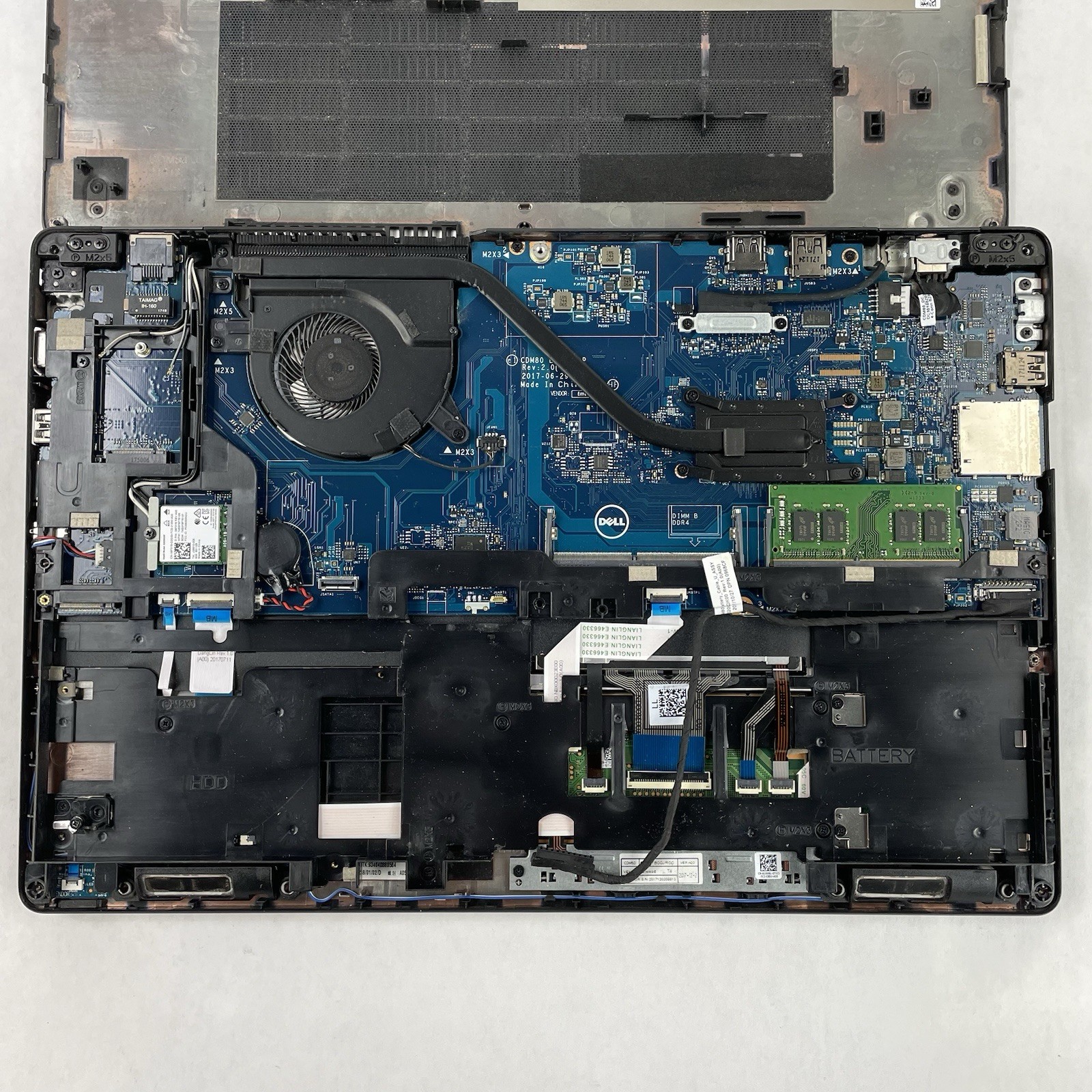 Dell Latitude 5580 15.6″ i5-7300U 2.6 GHz 8 GB RAM No SSD/OS/AC – Bad Back Edge