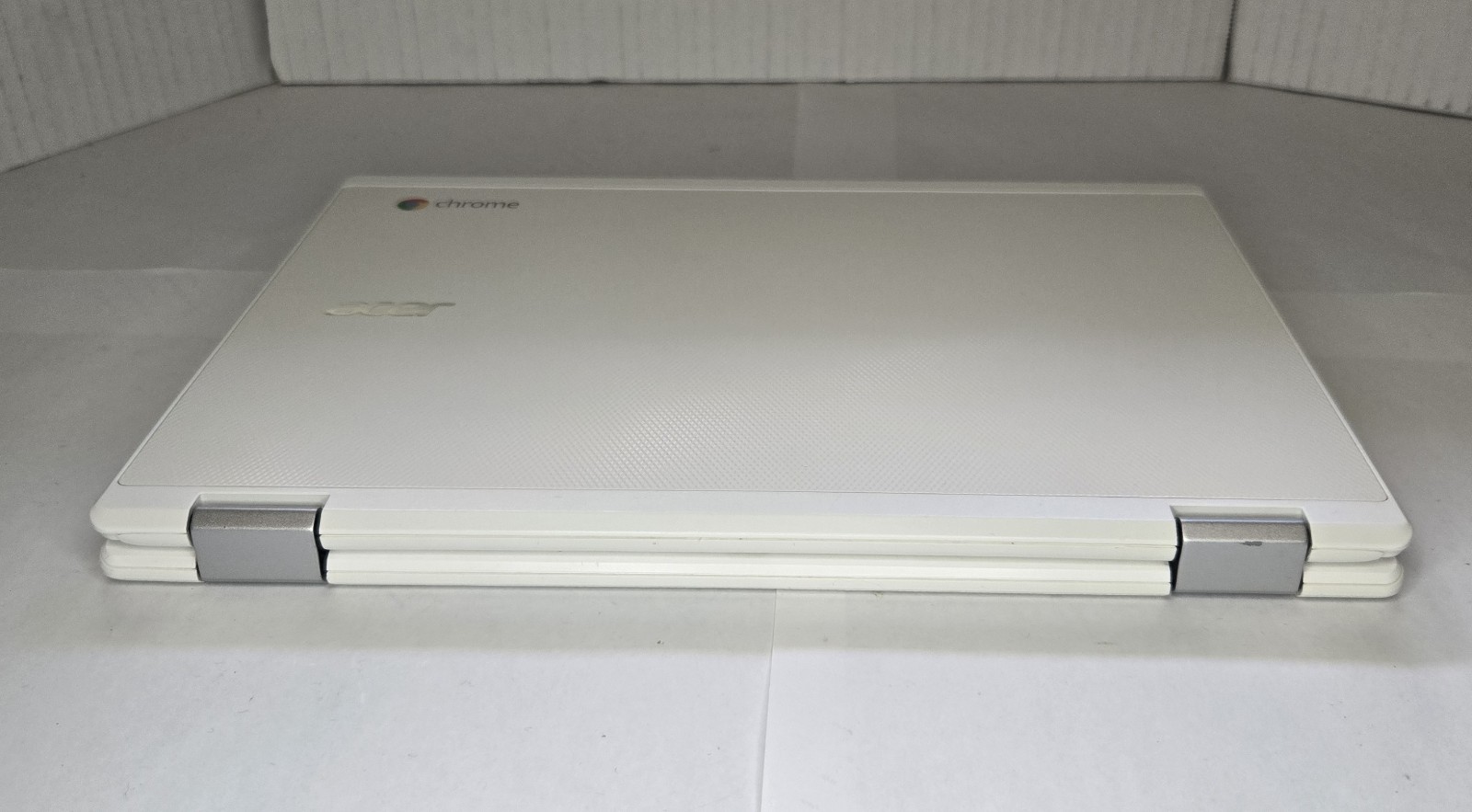 Acer Chromebook N15Q8 11.6″ Touchscreen 2-in-1 Laptop, White, w/ Charger