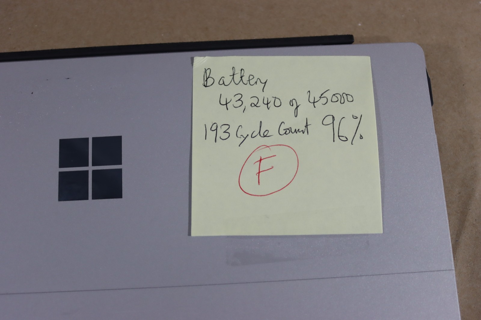 Microsoft Surface Pro 5 i5-7300U 8GB RAM 256GB Wi-Fi + LTE