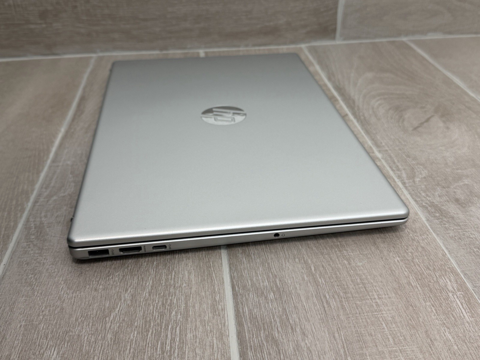 HP 15-FD0123DX 15.6″ Touch Laptop Core i3-1315U 8GB RAM 256GB NVMe SSD Win-11
