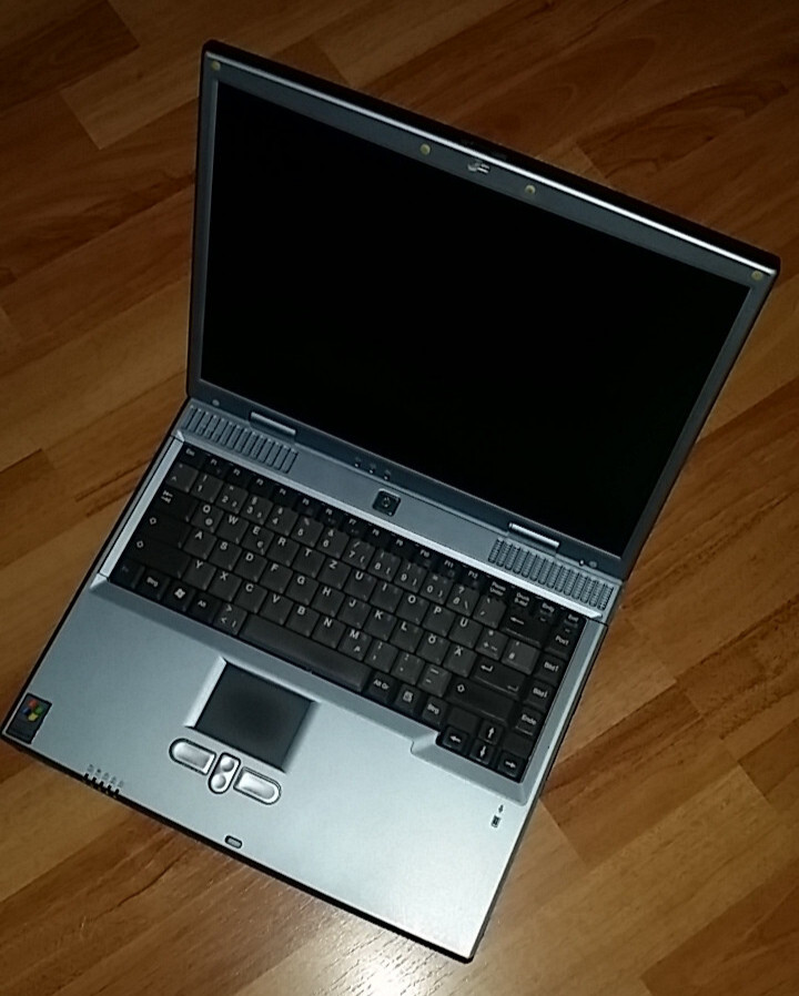 Terra 3000 – Windows XP Laptop – Model 8375 – Retro