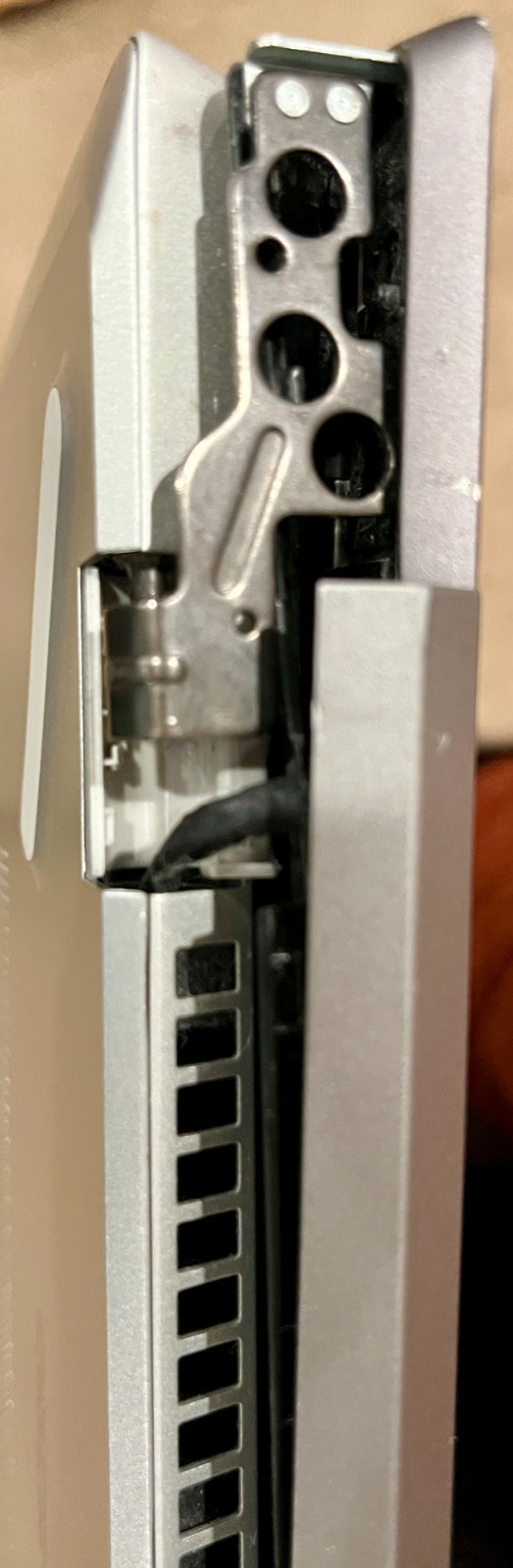 HP Pavilion 15-cs1065cl Laptop Powers On Broken Hinges Parts or Repair