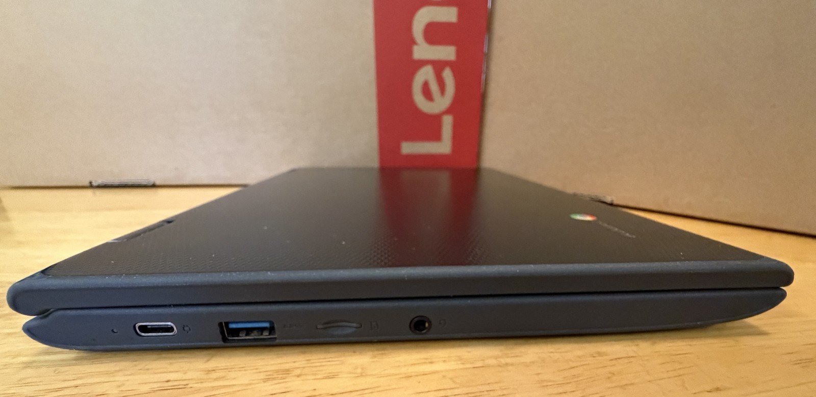 Lenovo 300e Chromebook 2nd Gen Type 81MB 11.6” Touchscreen 64GB 8GB RAM ChromeOS