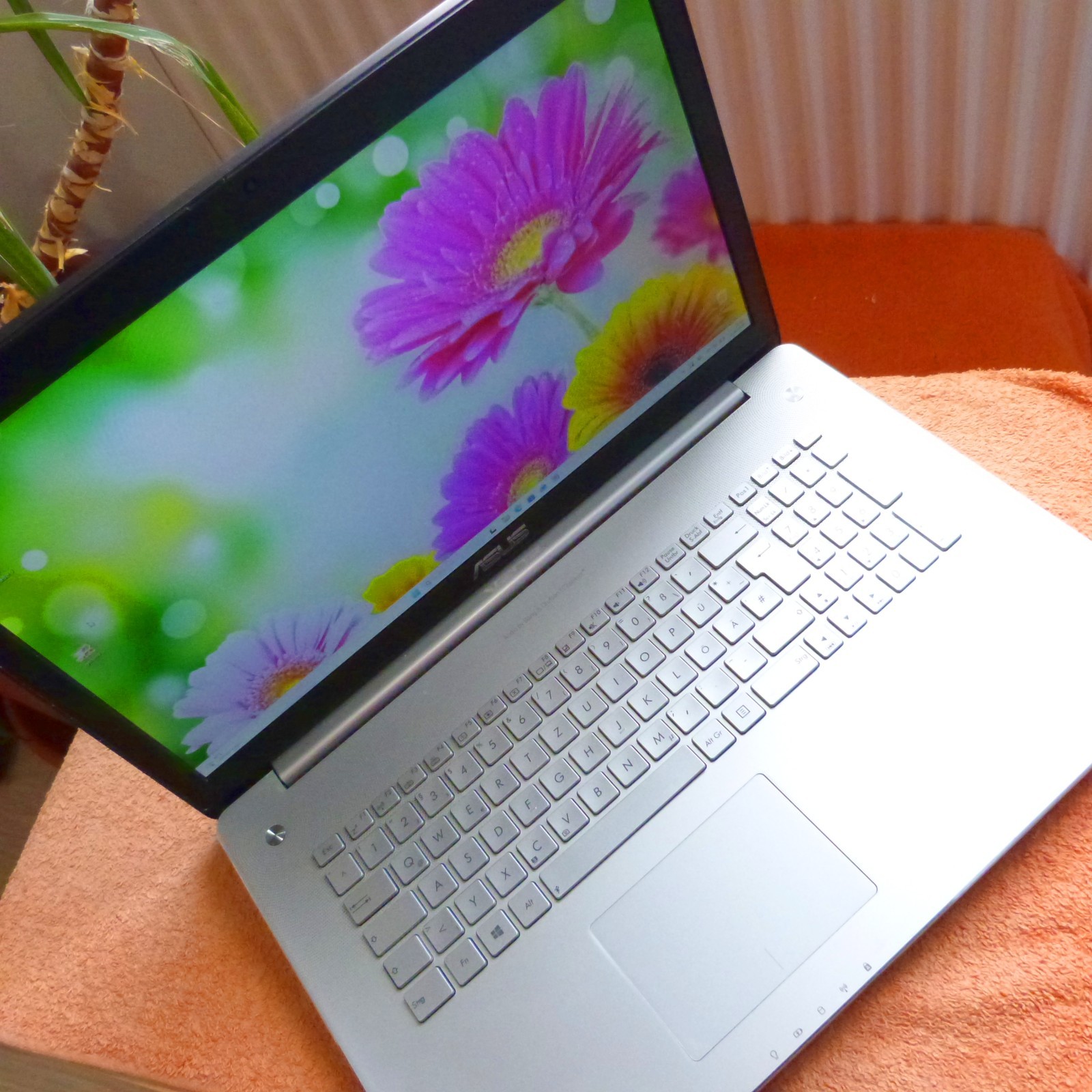Asus N750 VivoBook Premium METAL 17″ FULLHD BLURAY l SSD Windows 11 QUAD i7