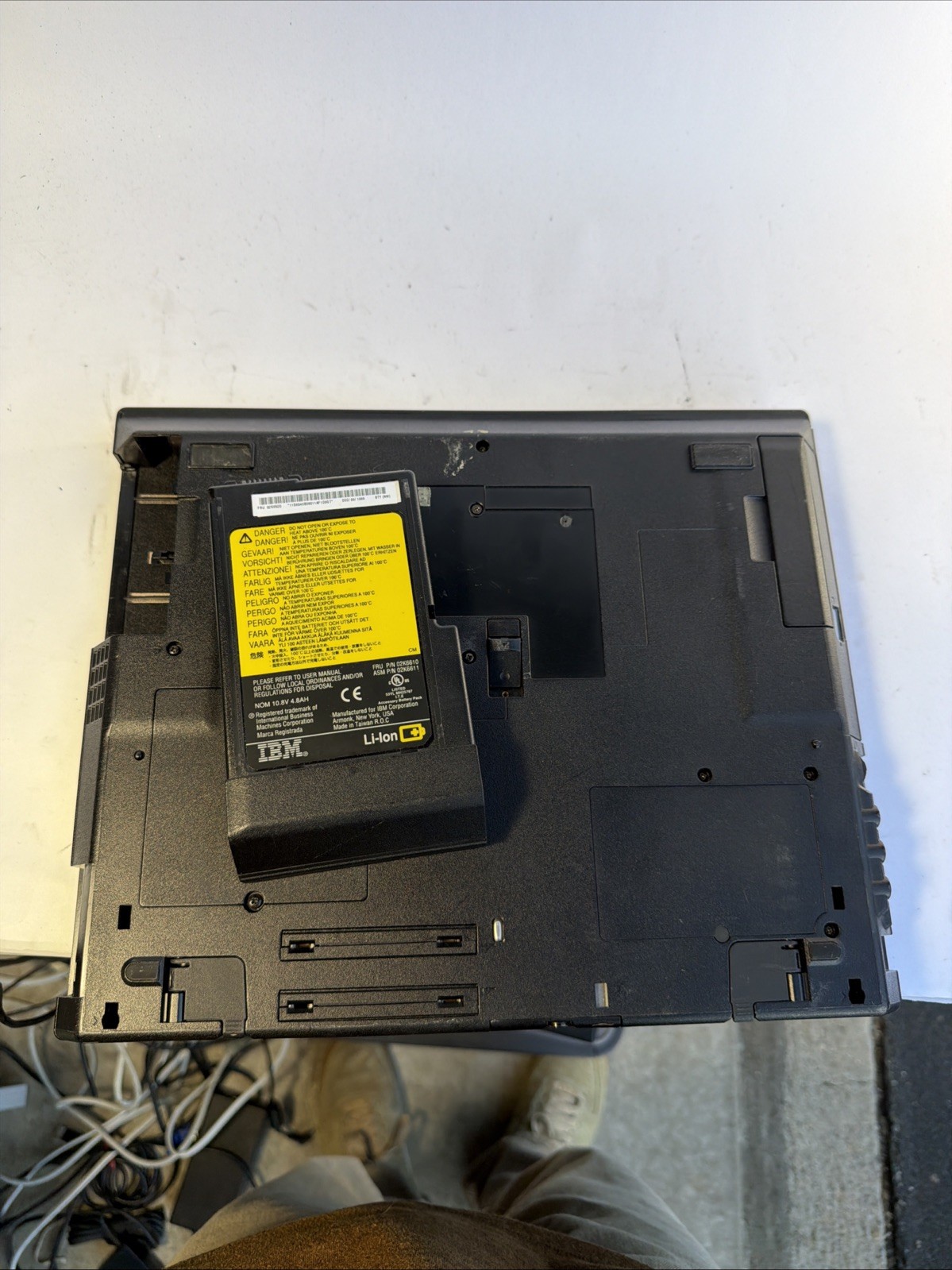 VINTAGE 1990s IBM ThinkPad 390 Laptop Pentium II Win 98 SE 3.5 Floppy BAD HINGE