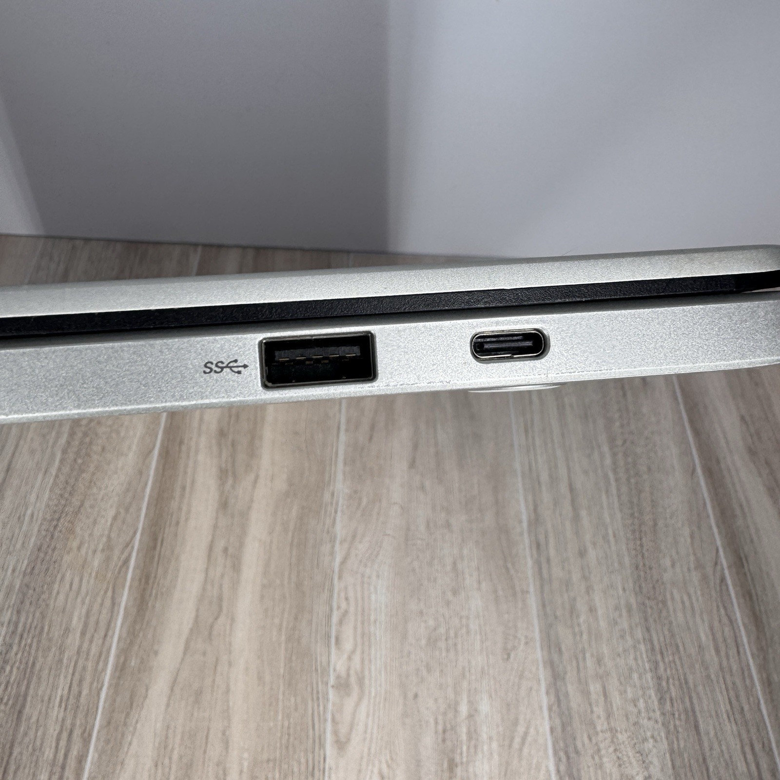 ASUS Chromebook C423NA 14 Laptop Silver 4GB RAM 32GB SSD WiFi Ready
