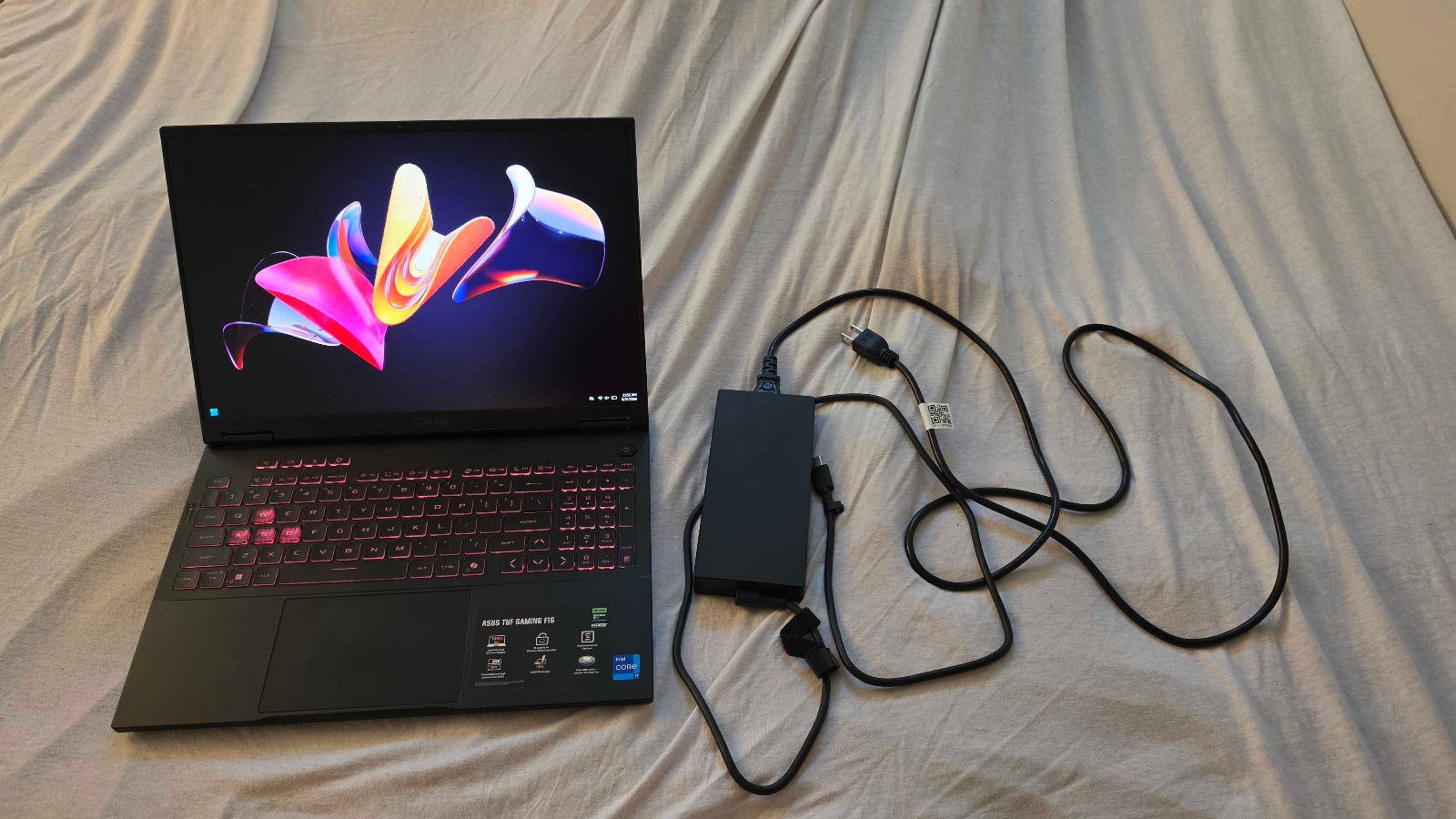 ASUS TUF Gaming F16 16″ 165Hz i7-14650HX 32GB RTX 5060 1TB SSD