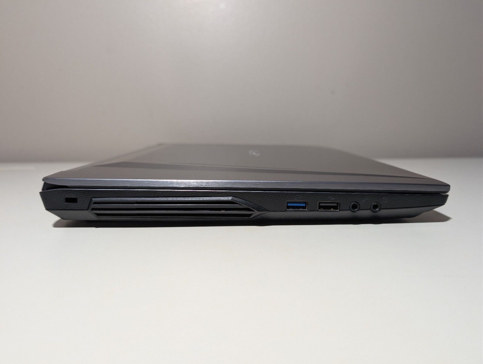 Clevo Sager NH58R | i7-9750H 32GB RAM 500GB SSD + 1TB HD | FHD@240Hz RGB Backlit