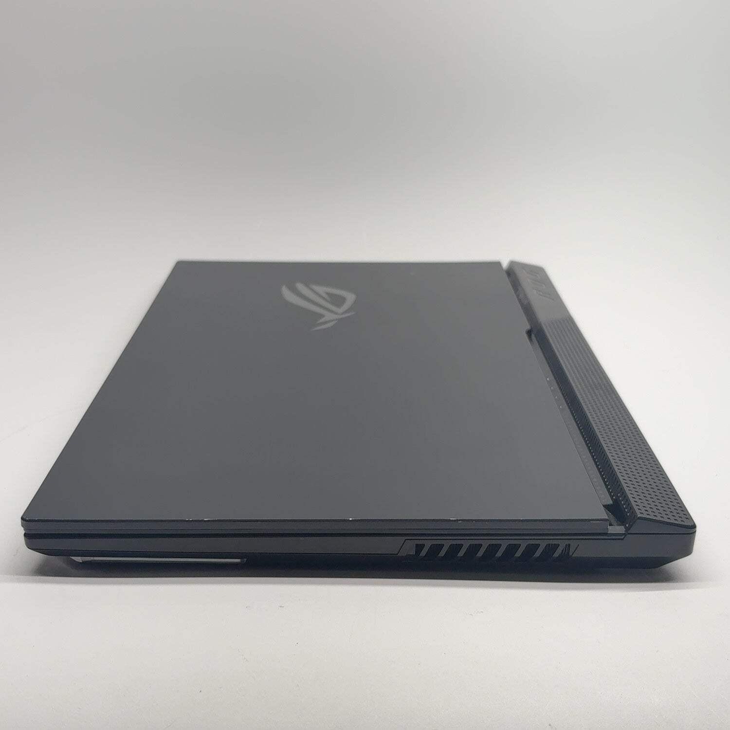 Asus ROG Strix G15 G513QY 15.6″ Ryzen 9 5980HX 3.3GHz 32GB RAM 500GB SSD