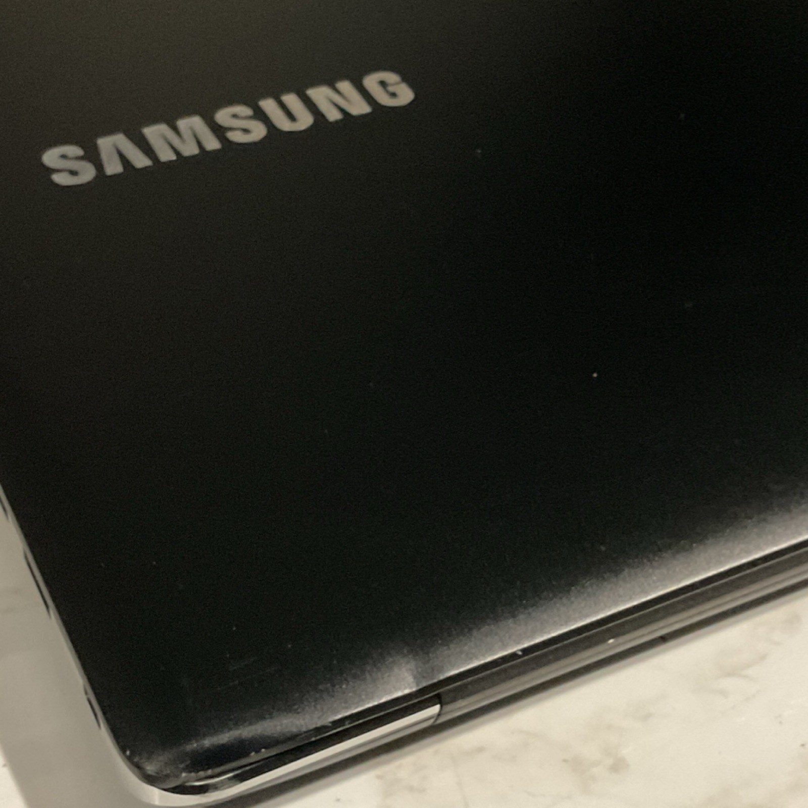 Samsung NP940Z5L Notebook 15.6″ Intel i7 8GB 256GB SSD GTX 950M Black w/ Charger