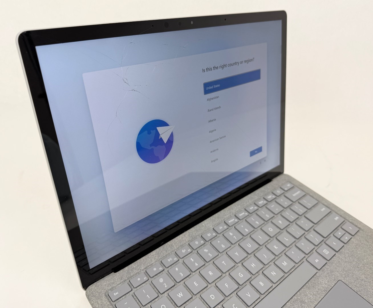 Microsoft Surface Laptop 2 1769 13.5″ Touch i5-8250U 8GB 128GB W11H Grey – Read