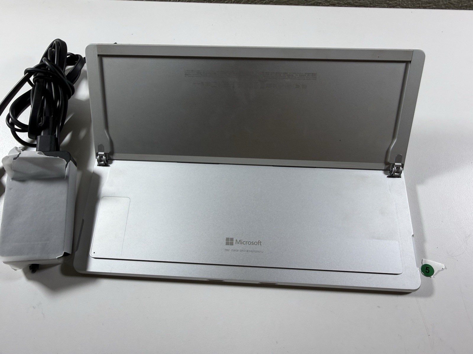 Microsoft Surface Pro 8 (1982) i5-1145G7 – 16GB RAM – 256GB 120Hz – Win 11 Pro