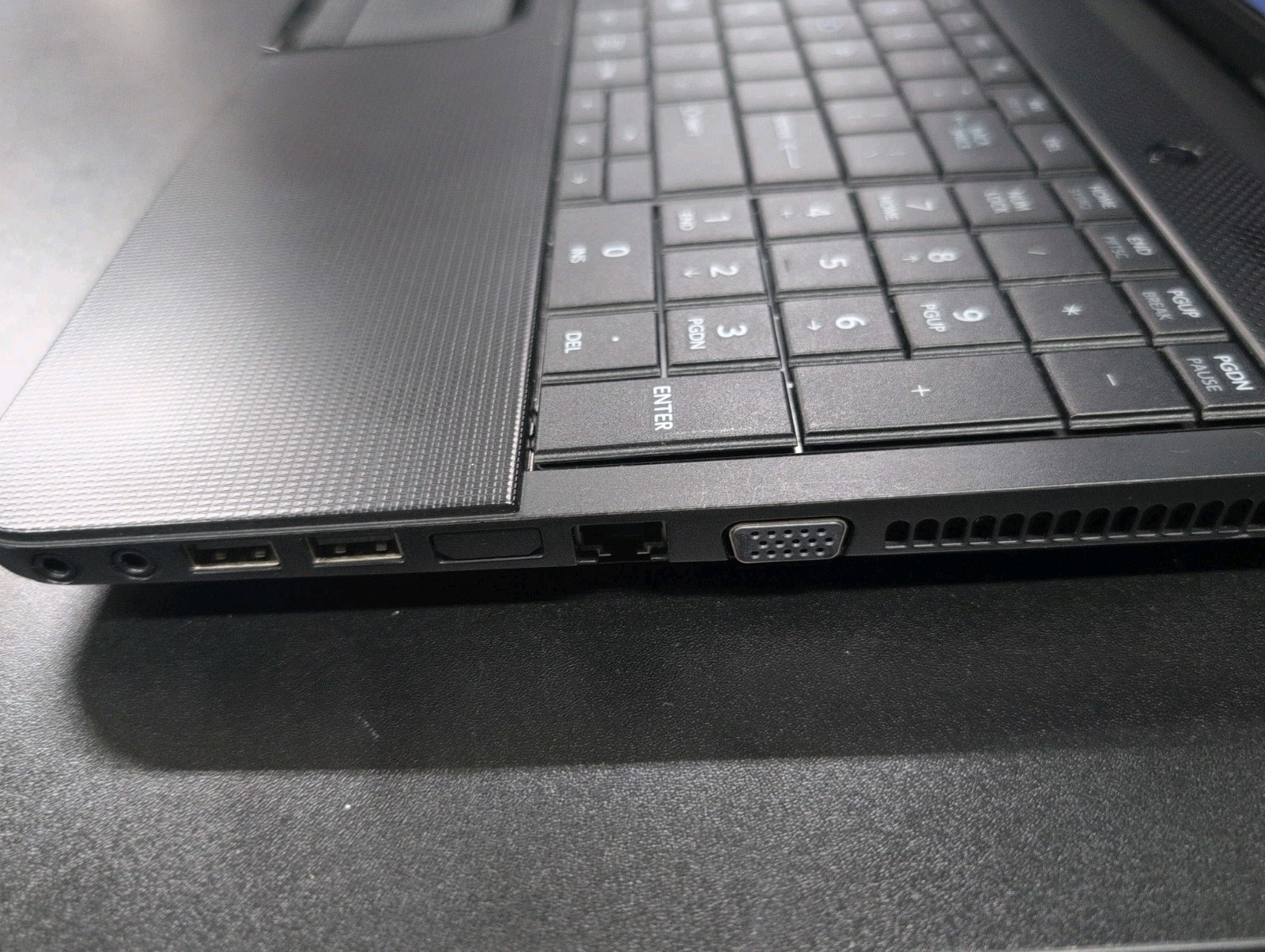 TOSHIBA Satellite AMD C855D 15” Laptop Great Working Condition 4GB Ram 250GB SSD