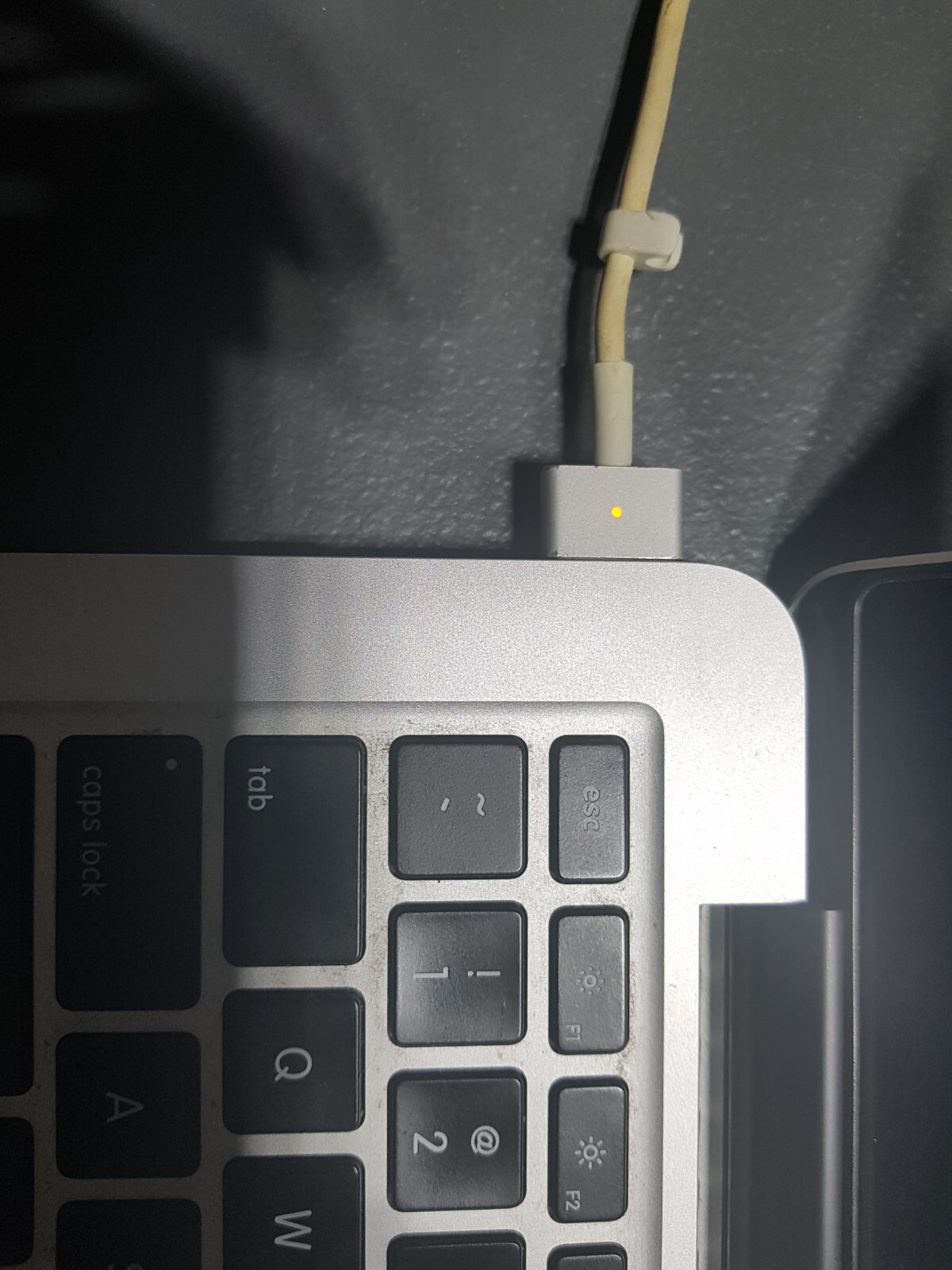 Apple MacBook Pro A1502 13″ /EMC 2875 – NOT WORKING/ FOR PARTS OR REPAIR
