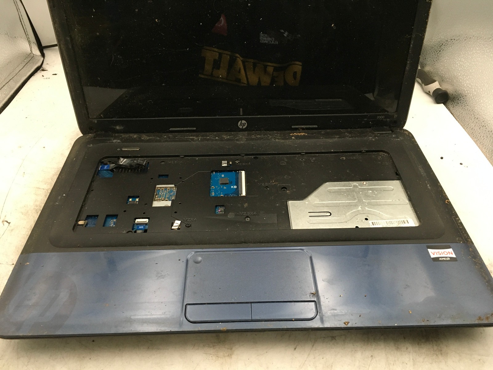 HP 2000-2B19WM – FOR PARTS/REPAIR – AMD E300 – NO RAM – 15″ -READ DESCRIPTION-BB