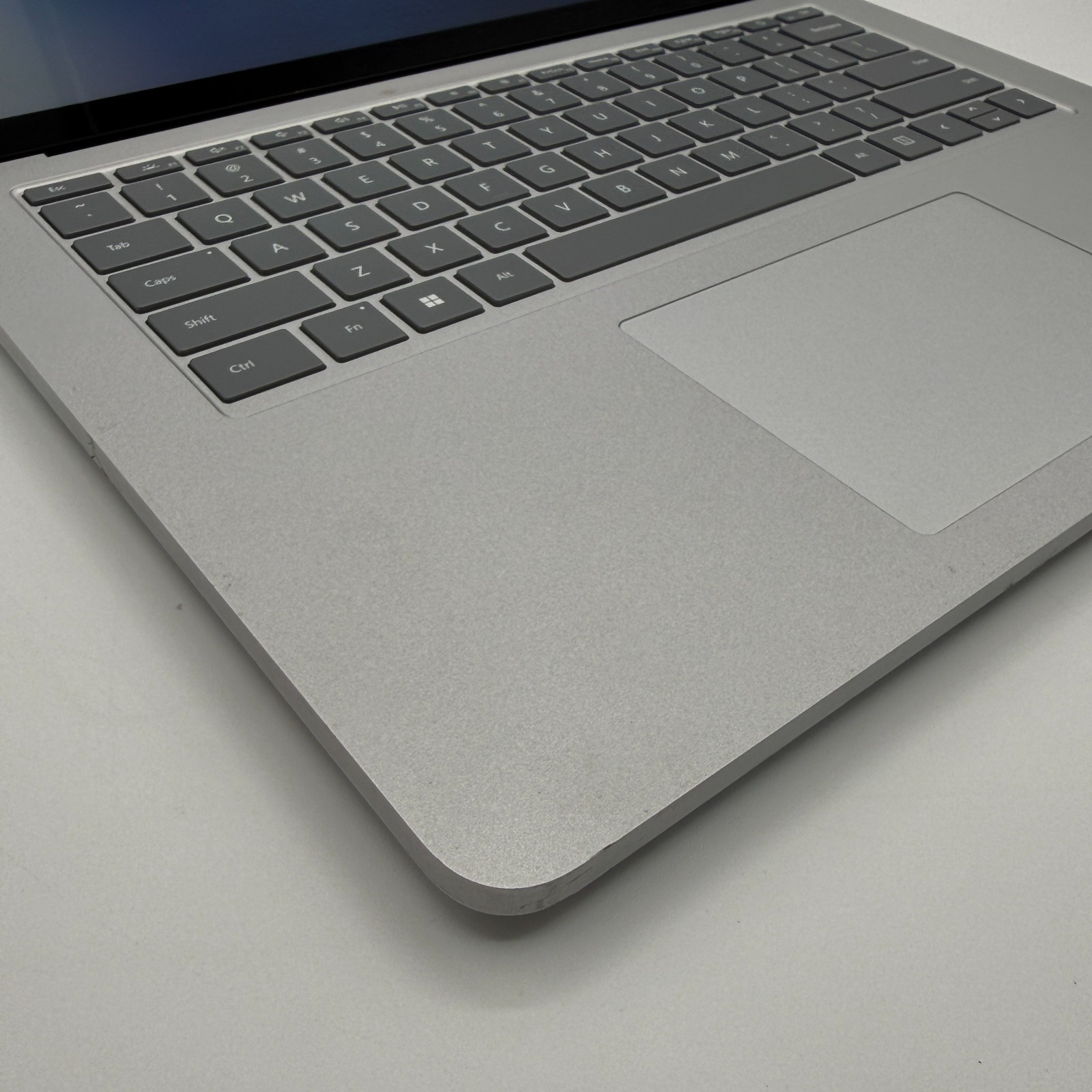 Microsoft Surface Laptop Studio 1964 14.4″ i7-11370H RTX 3050 Ti 16GB RAM 512GB