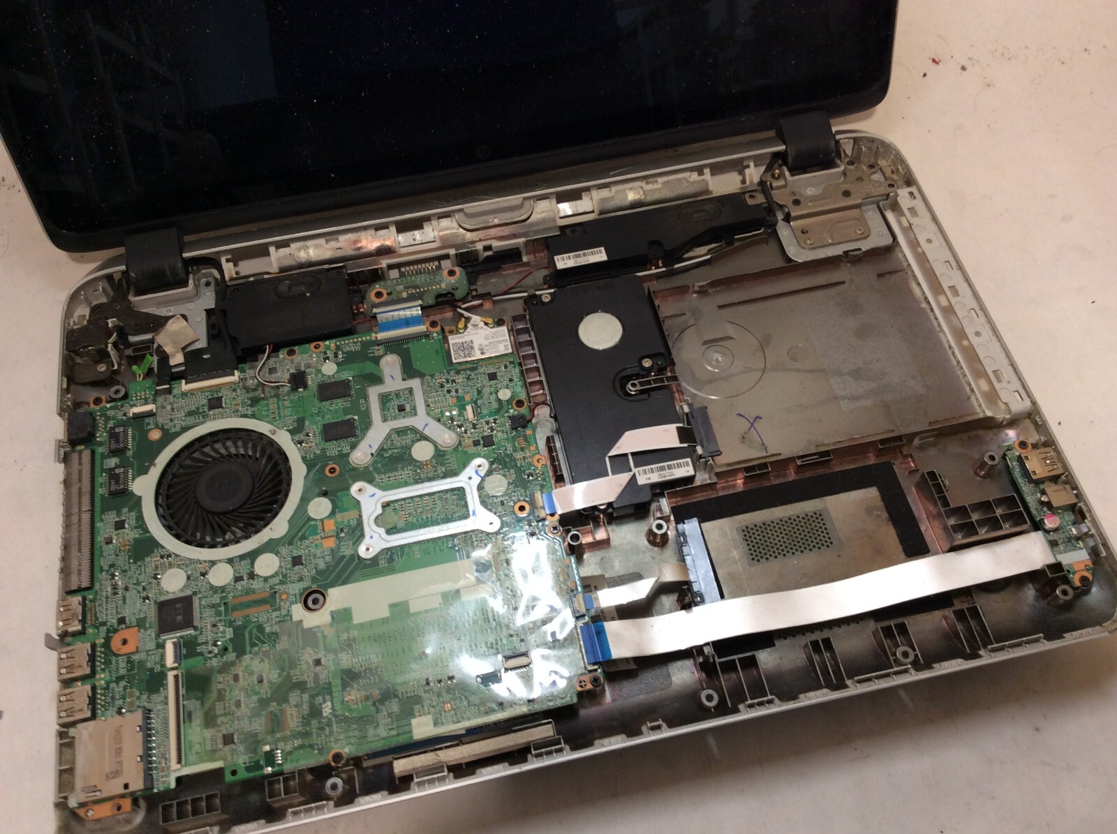 HP Envy m7-k211dx Laptop 15″ Intel Core i7 5th Gen VERY DAMAGED -PP