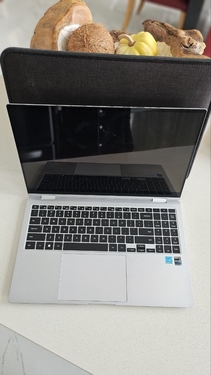 Samsung Galaxy Book2 Pro 360 15.6″, Intel Evo i7, convertible Laptop +S Pen Case