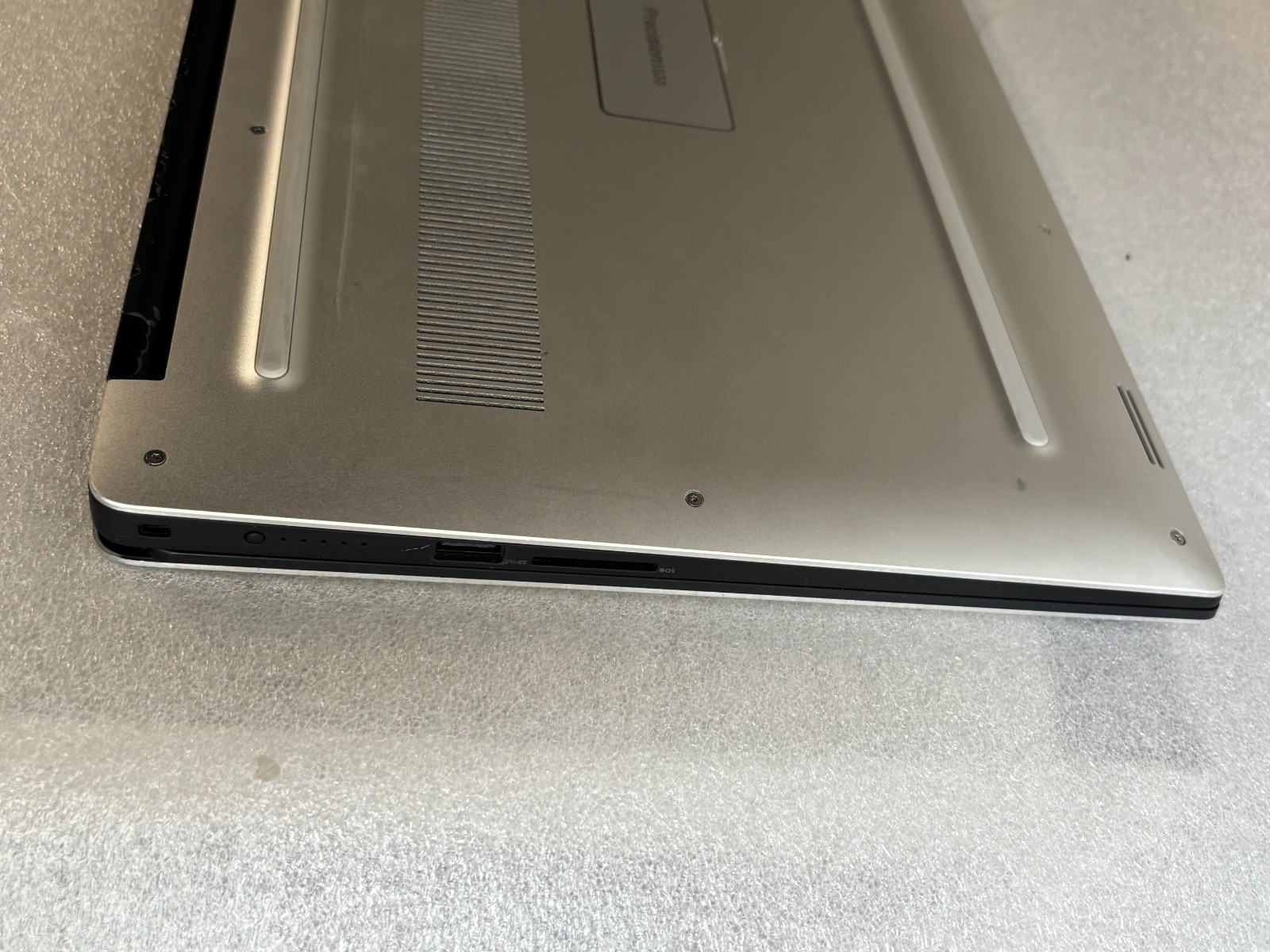 DELL PRECISION 5530 i7-8850H 2.60GHZ RAM 16GB SSD 512GB NVIDIA P1000