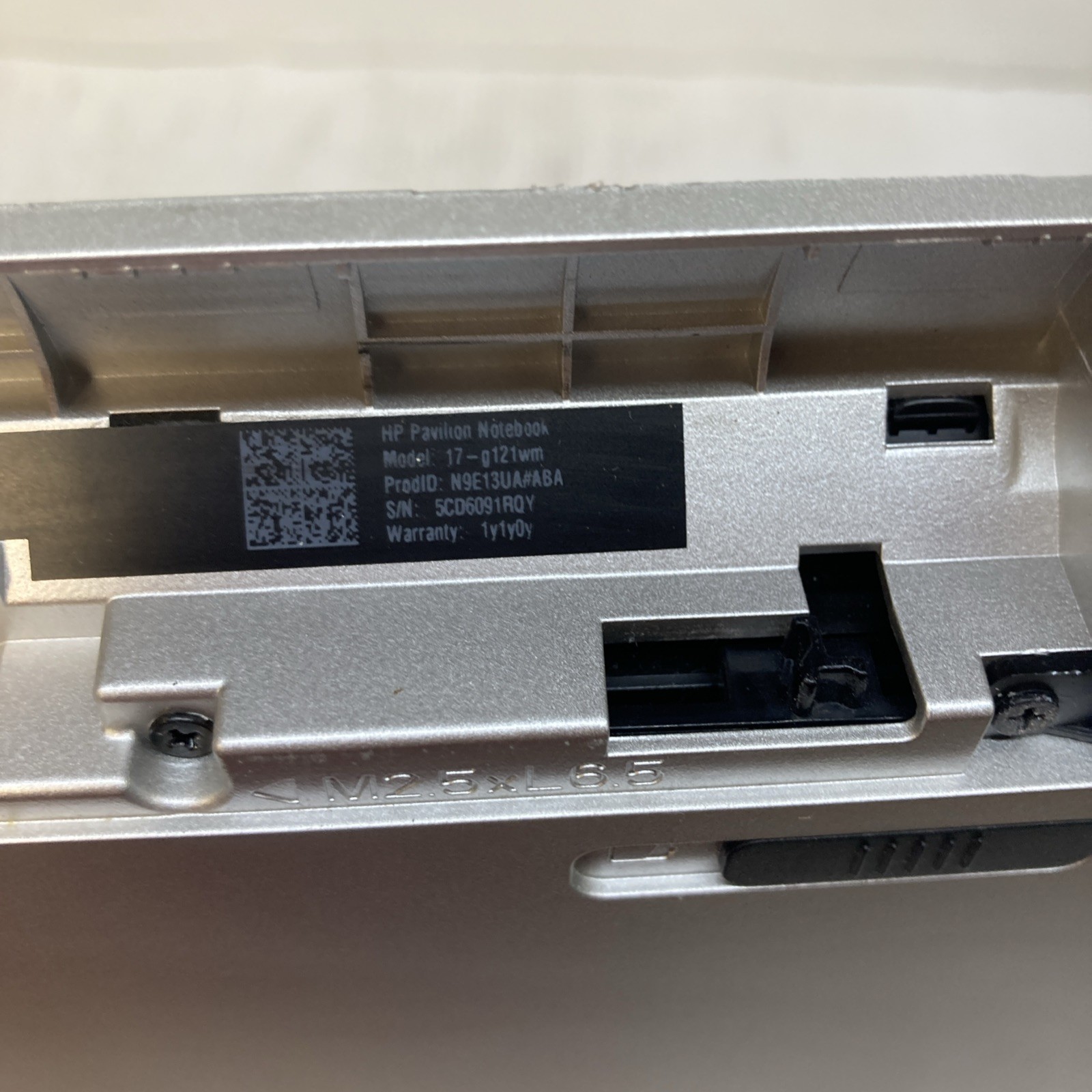 HP Pavilion 17-G121WM AMD A10-8700P 1.80GHz NO HDD/RAM Boot to BIOS