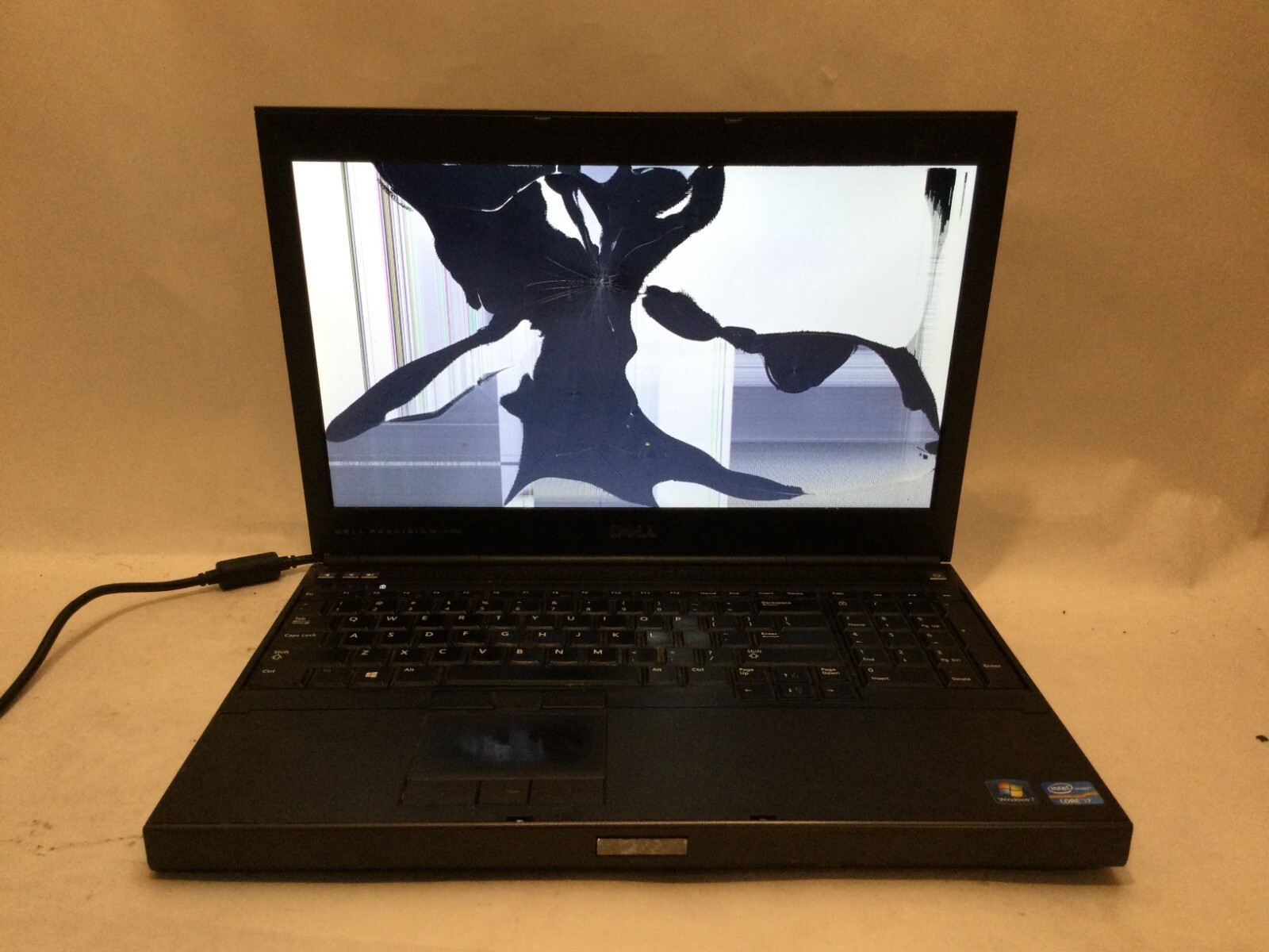 Dell Precision M4700 15.6″ / Intel Core i7 UNKNOWN SPECS / (CRACKED!) MR