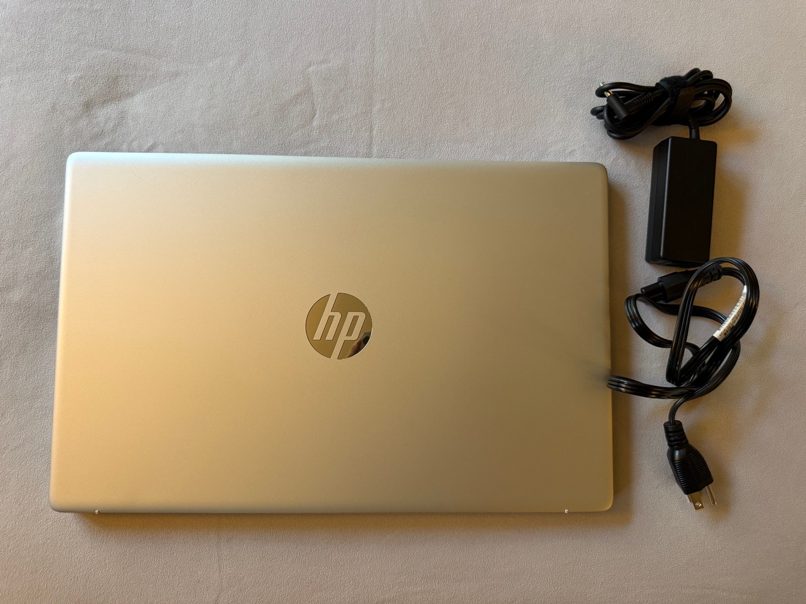 HP Envy 17-CW0023DX 17.3” (1TB SSD, Intel Core i7-13700H, 5 GHz, 16GB RAM)…