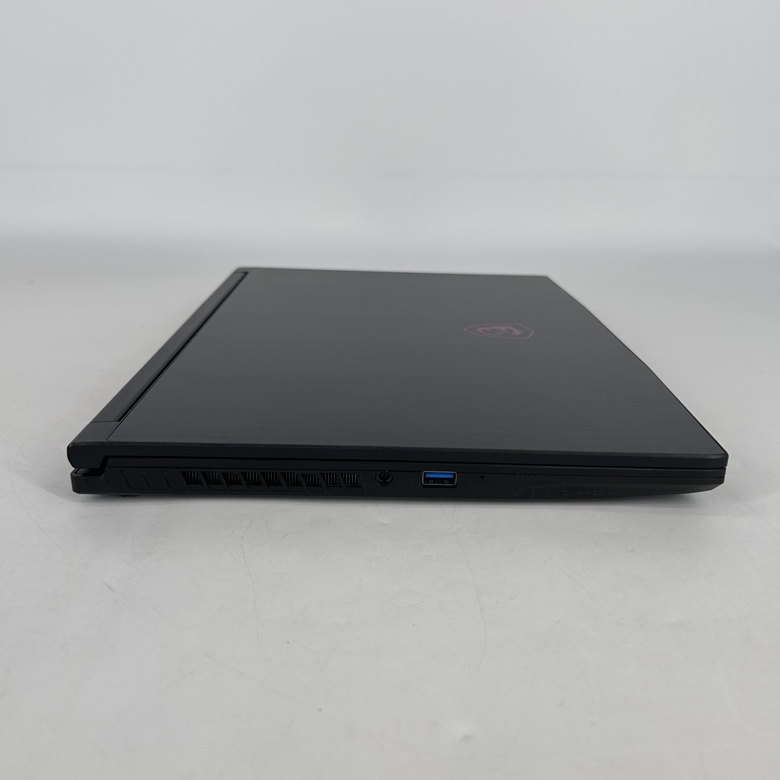 MSI Thin GF63 15.6 FHD 144Hz 2.0 GHz i5-12450H 16GB 1TB SSD RTX 2050 Very Good