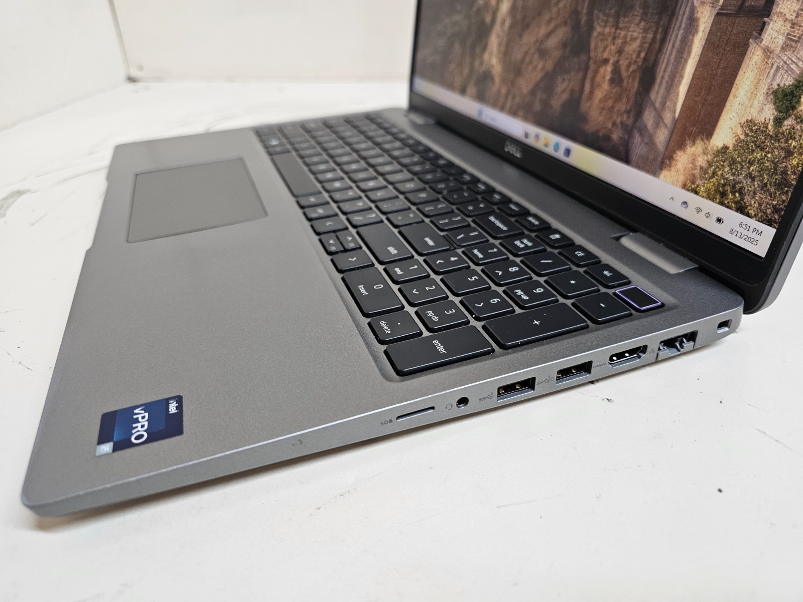 Dell Latitude 5540 Laptop – i5-1345U 16GB 512GB Webcam 15.6″ -Touch – Dell Wty