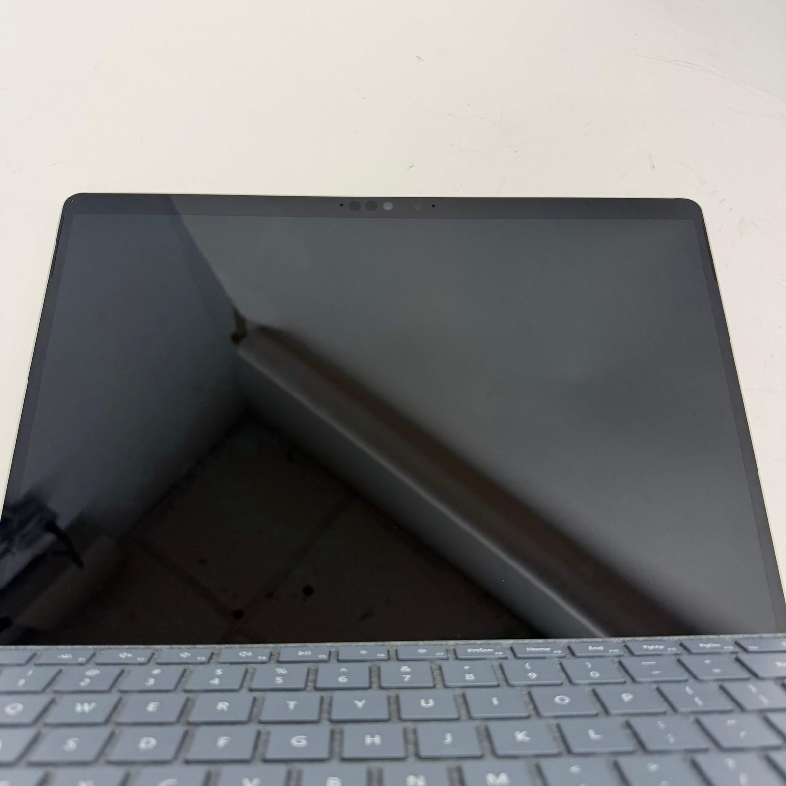Broken Microsoft Surface Pro X 2010 13″ SQ1 3.0GHz 8GB RAM 128GB SSD LCD Spot
