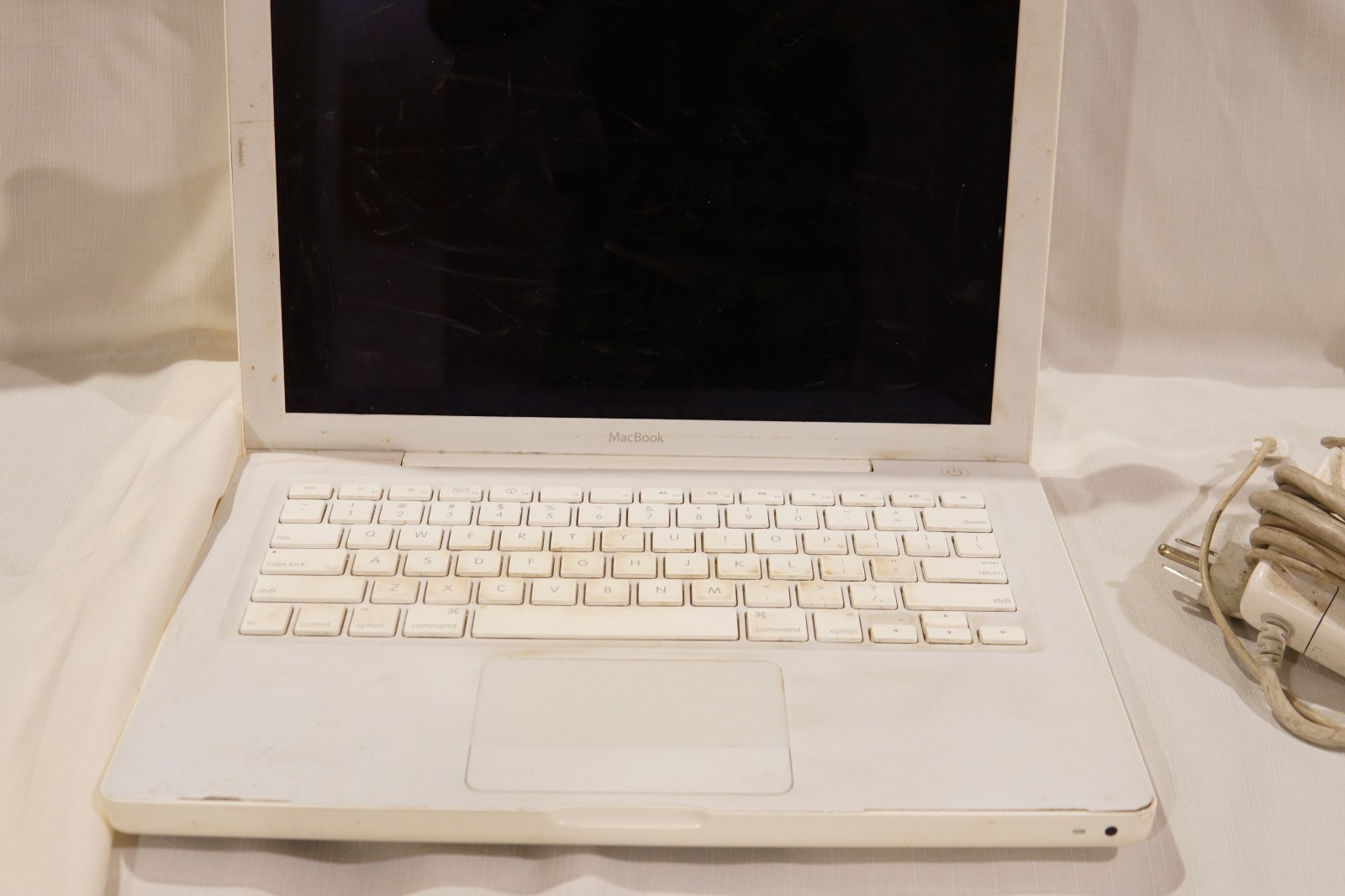 Lot of Laptops for parts. MacBook A1181, Toshiba P300D, Clevo W650SH