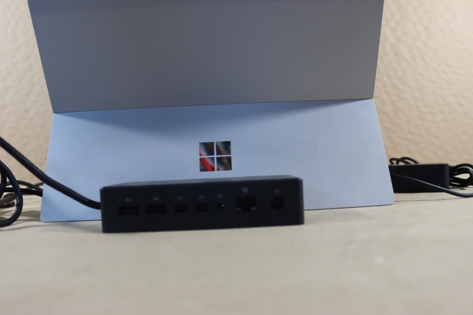 Microsoft Surface Pro 5 i5-7300U 8GB RAM 256GB Wi-Fi + LTE