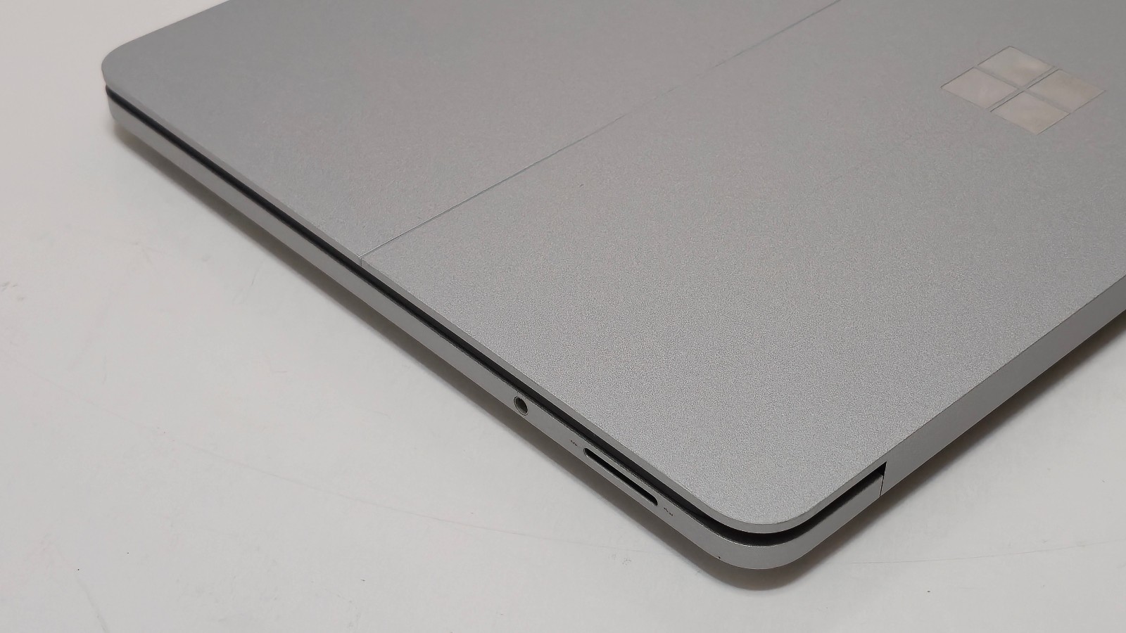Surface Laptop Studio 1964 Core i7-11370H 32GB RAM 1TB SSD 14.4″ A2000 GPU 4 GB