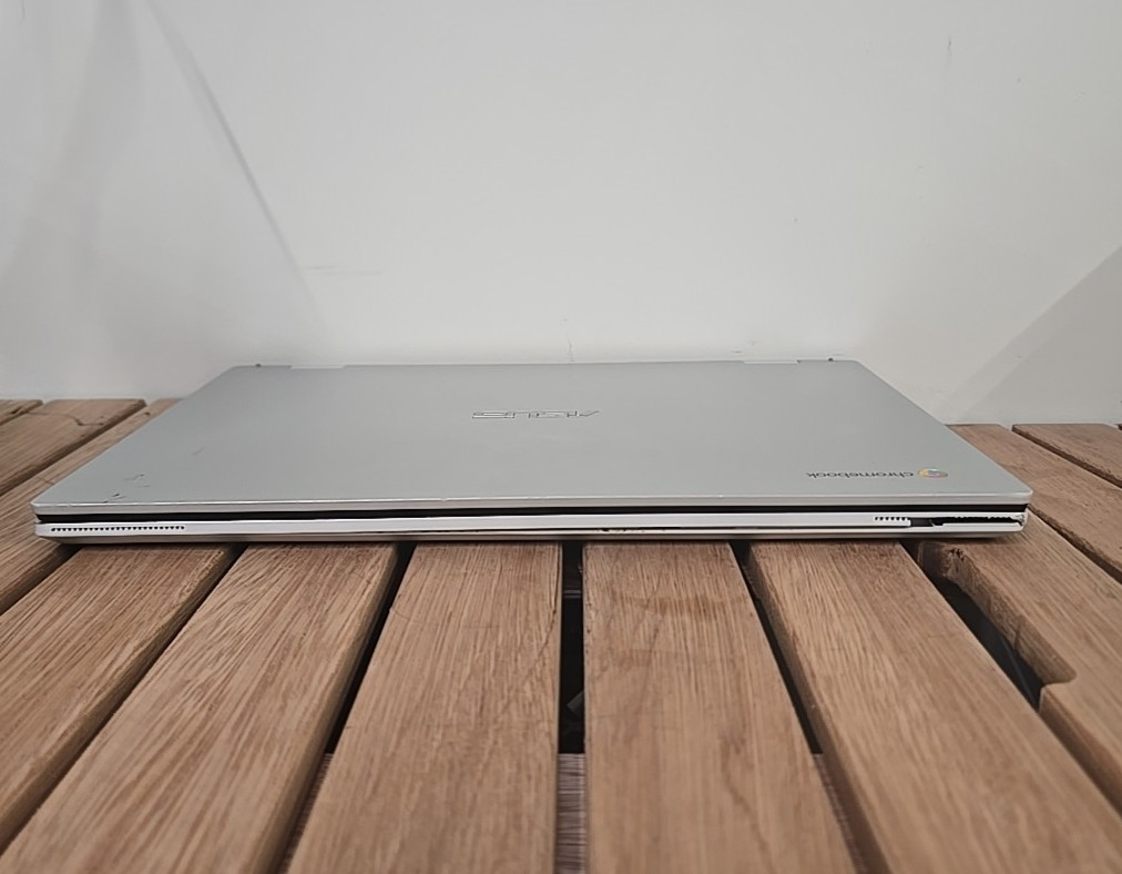 ASUS Chromebook 17.3 inch (32GB, Intel Celeron N4500, 4GB) FOR PARTS ONLY