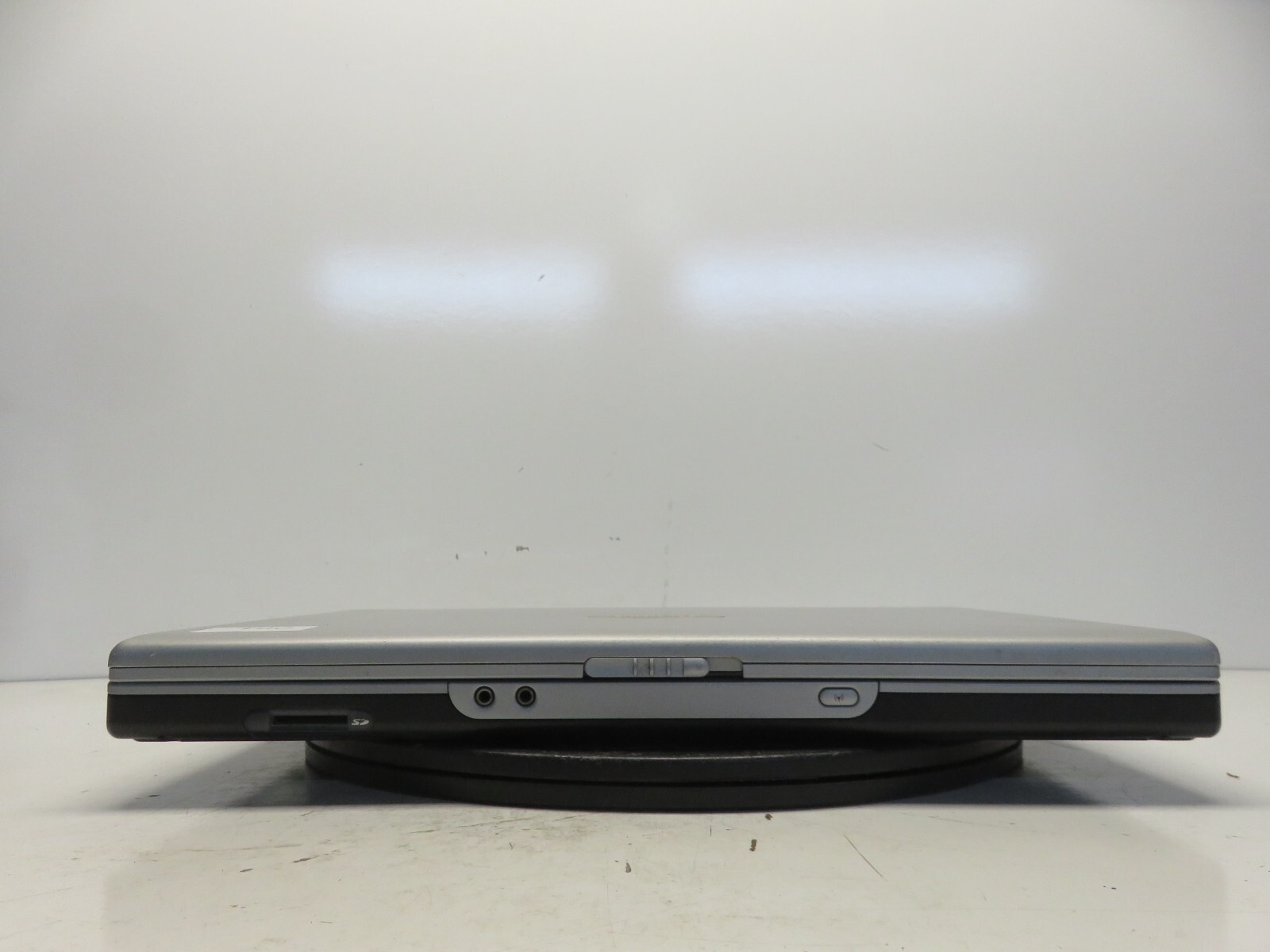 Compaq Presario X1000 Intel Pentium M 1400MHz 1 GB NO HDD No Batt