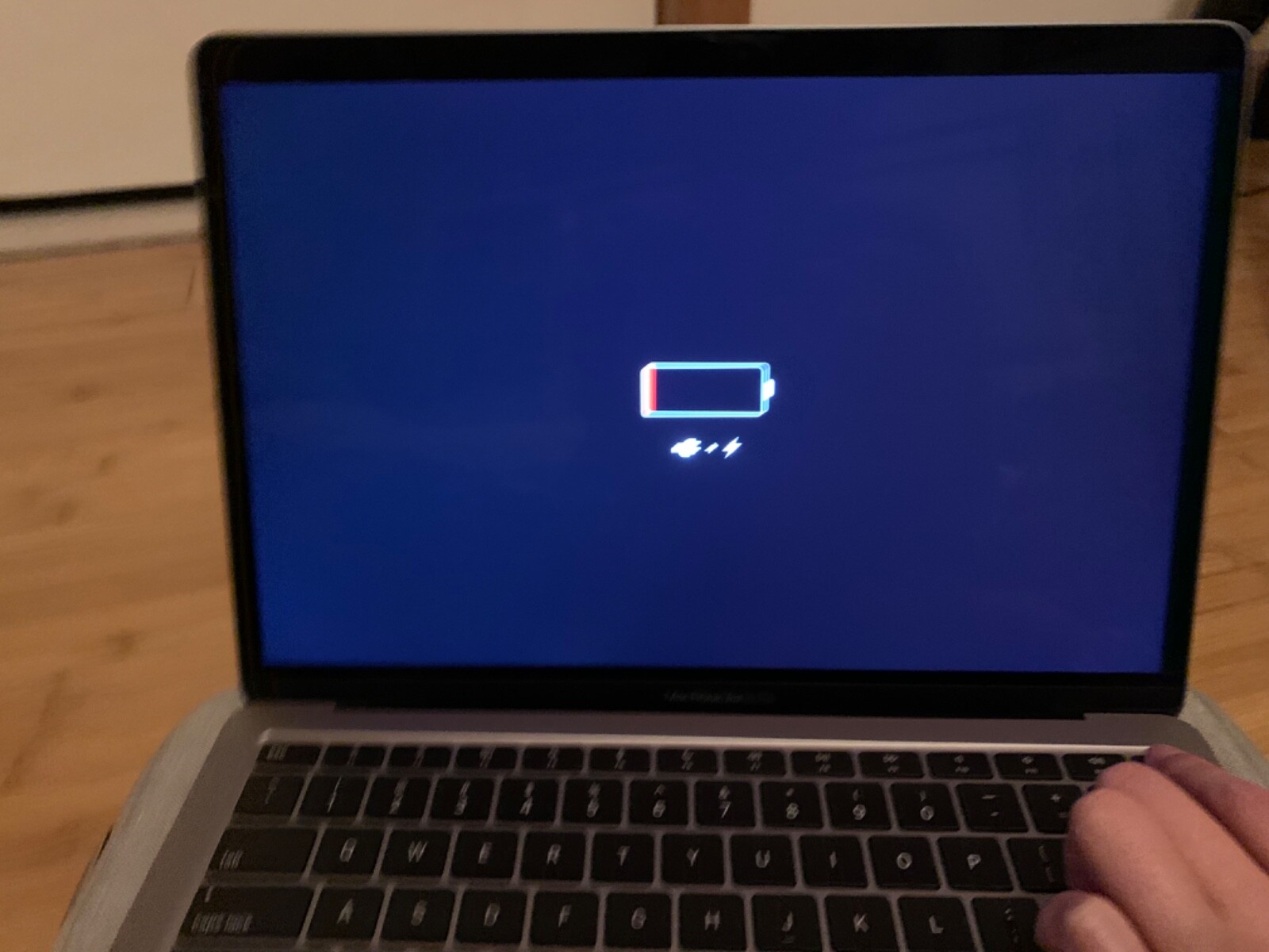 MacBook Air with Apple M1chip pre-owned in really good condition