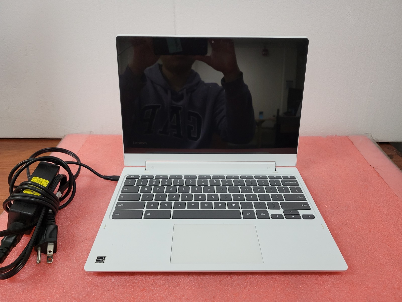 Lenovo Chromebook C330 MediaTek MT8173 4GB RAM 64GB SSD w/PA | LP490