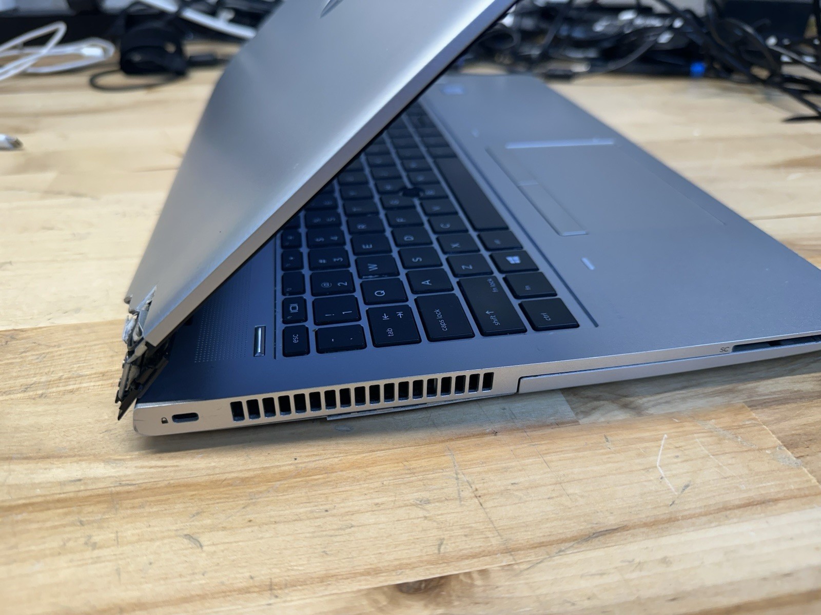 HP ProBook 650 G5 i7-8665U 16GB RAM NO SSD – BROKEN HINGE/FRAME *FOR REPAIR*