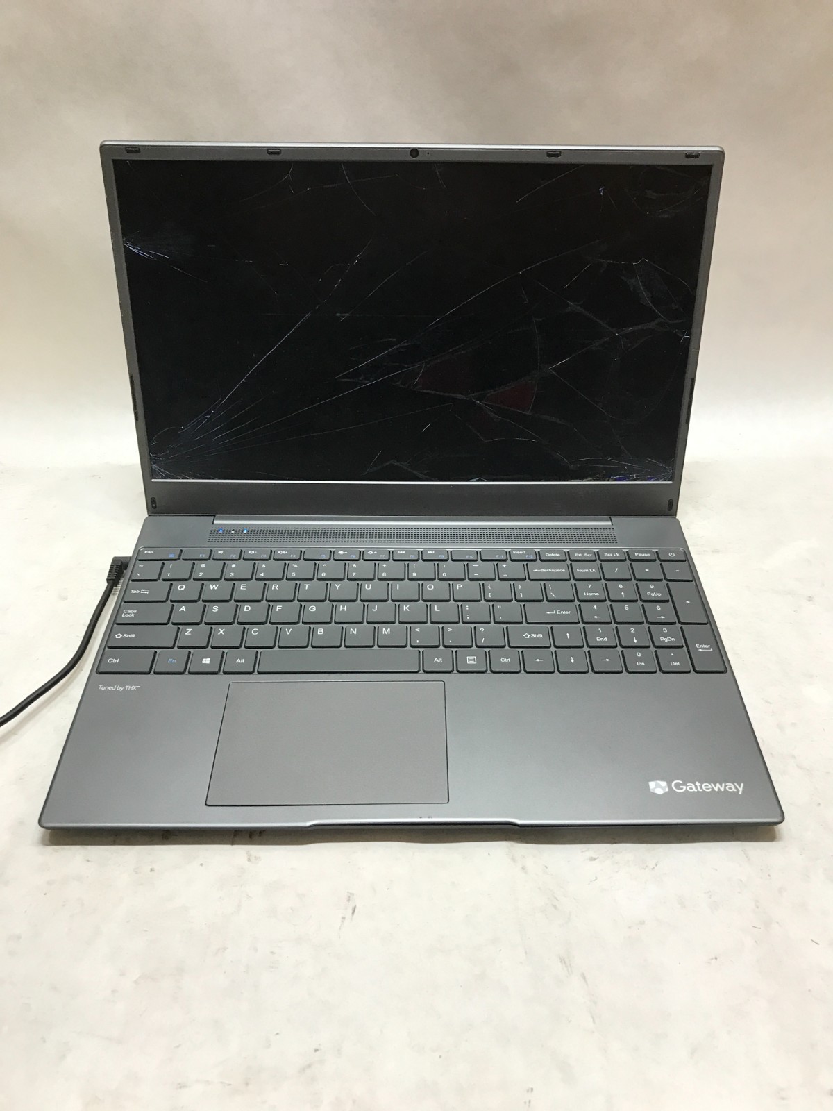 Gateway GWTN156-12BK 15″ AMD Ryzen 3 8GB RAM NO SSD/OS For Parts CRACKED!!! – DW