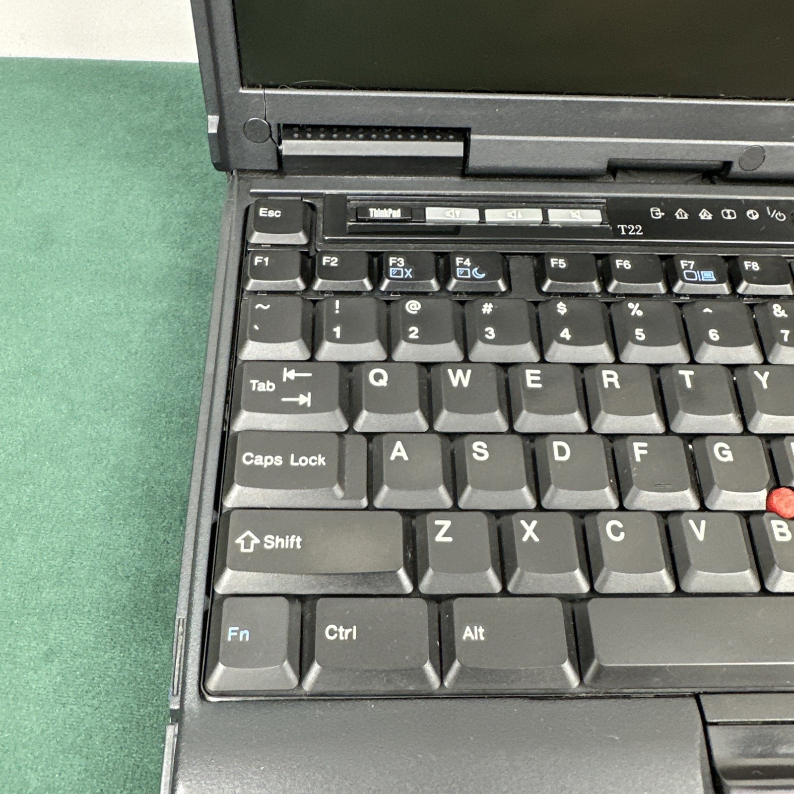 IBM ThinkPad T22 Laptop Type 2647 Vintage Windows 98/2000 Parts Repair As Is