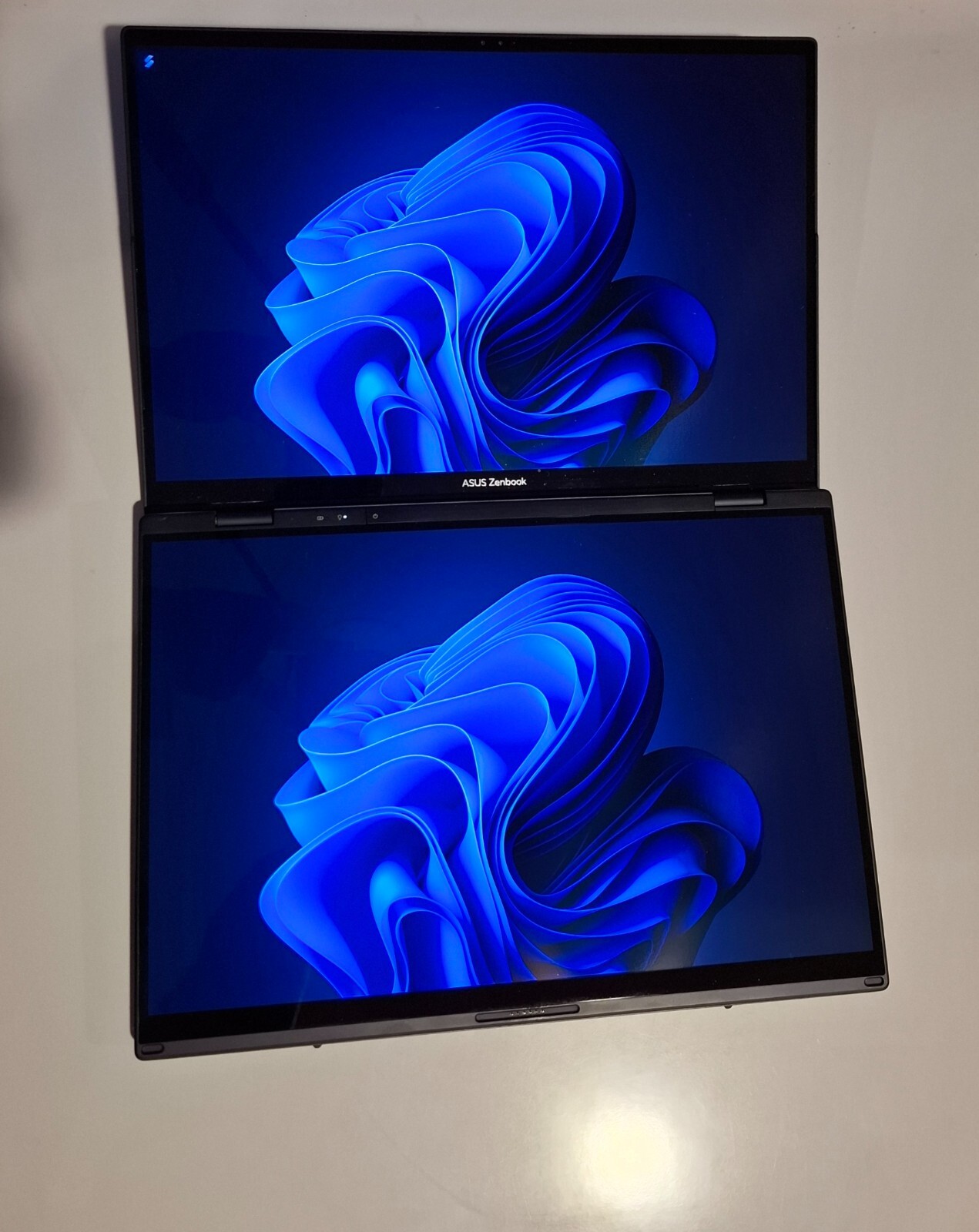 ASUS Zenbook Duo UX8406 14″ Dual 120Hz Core Ultra 9 185H 1.4GHz 32GB RAM 1TB SSD
