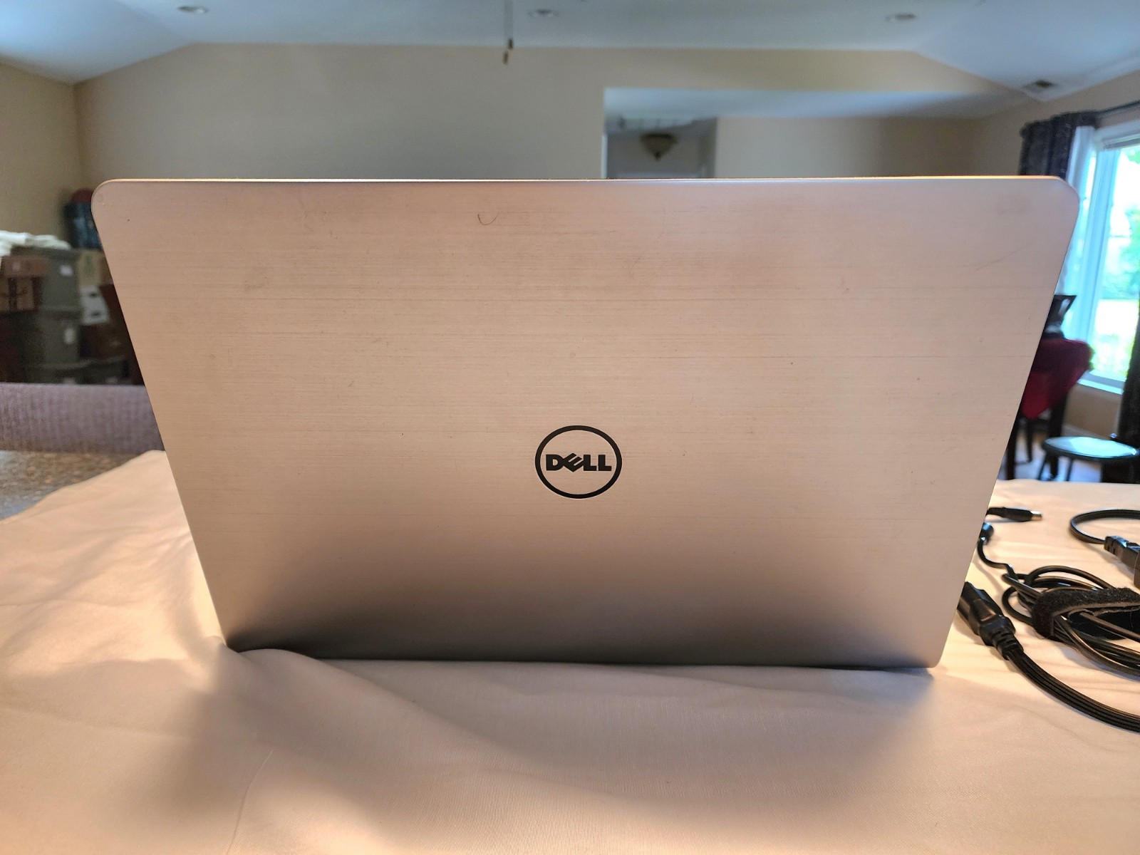 Dell Inspiron 15 5547 15.6″ i5-4210U 8GB RAM 1TB HDD – WORKS – NEEDS HINGE