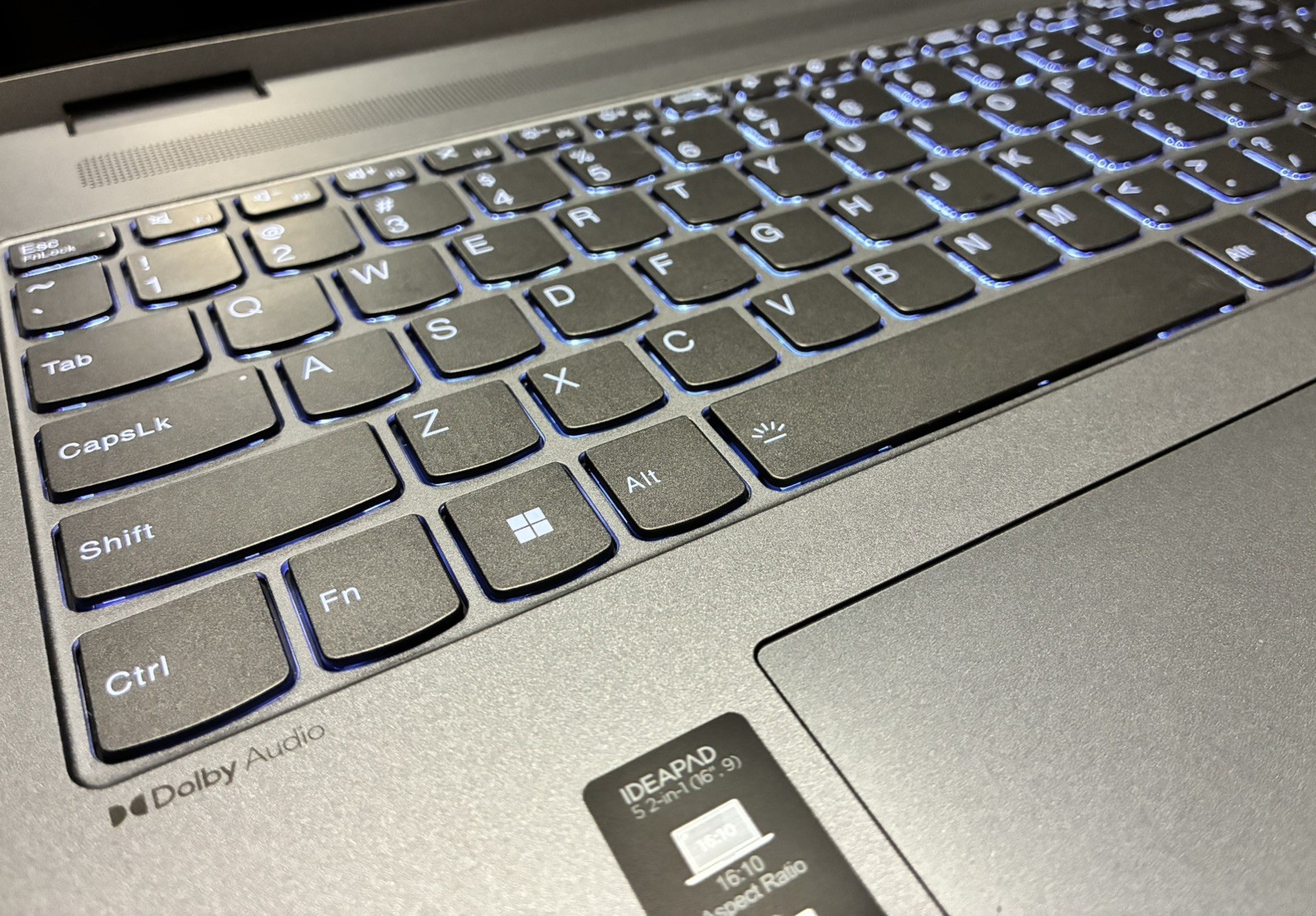 Lenovo IdeaPad 5 2 in 1, 16″ IPS Glass, Ryzen 7 8845HS, Radeon 780M w/case
