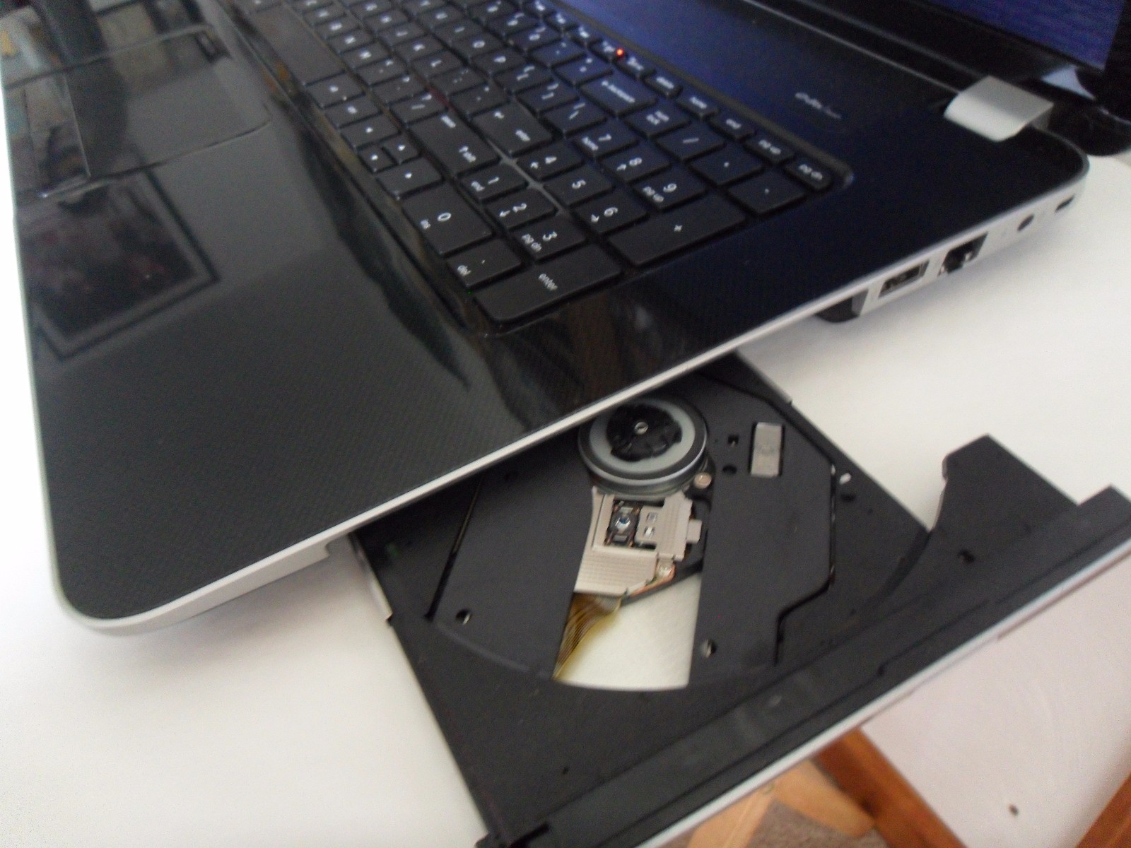HP Pavilion 17-e020dx *GAMER* w/1TB HDD, AMD A10, 8GB DDR3L -FAST! ++SALE++!!!