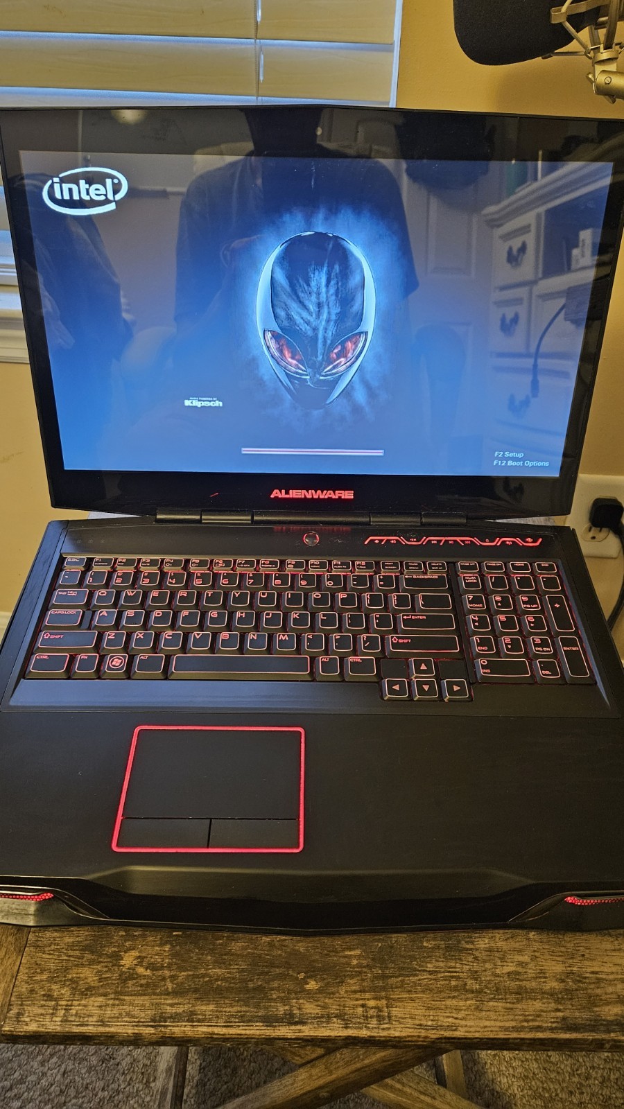 Alienware M17X R3 Laptop i7-2820QM 2GHz 4GB RAM 699GB HDD/112GB S RED